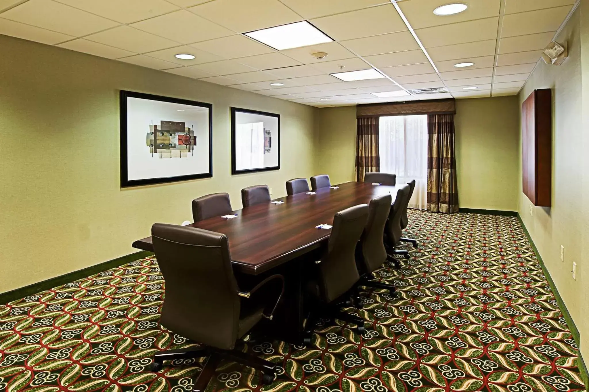 Meeting/conference room in Holiday Inn Express Hotel & Suites Phoenix-Glendale