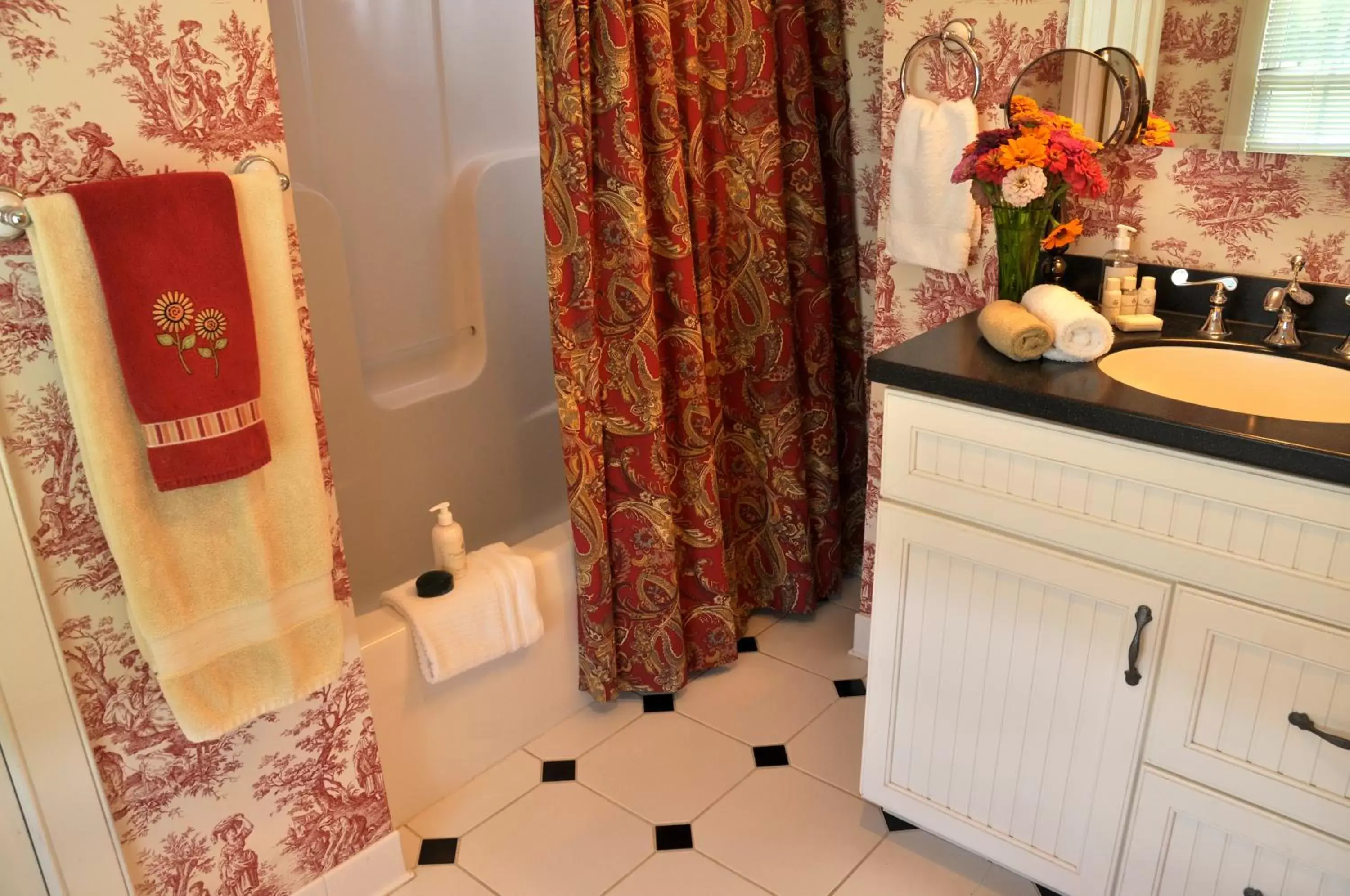 Bathroom in Inn at Huntingfield Creek