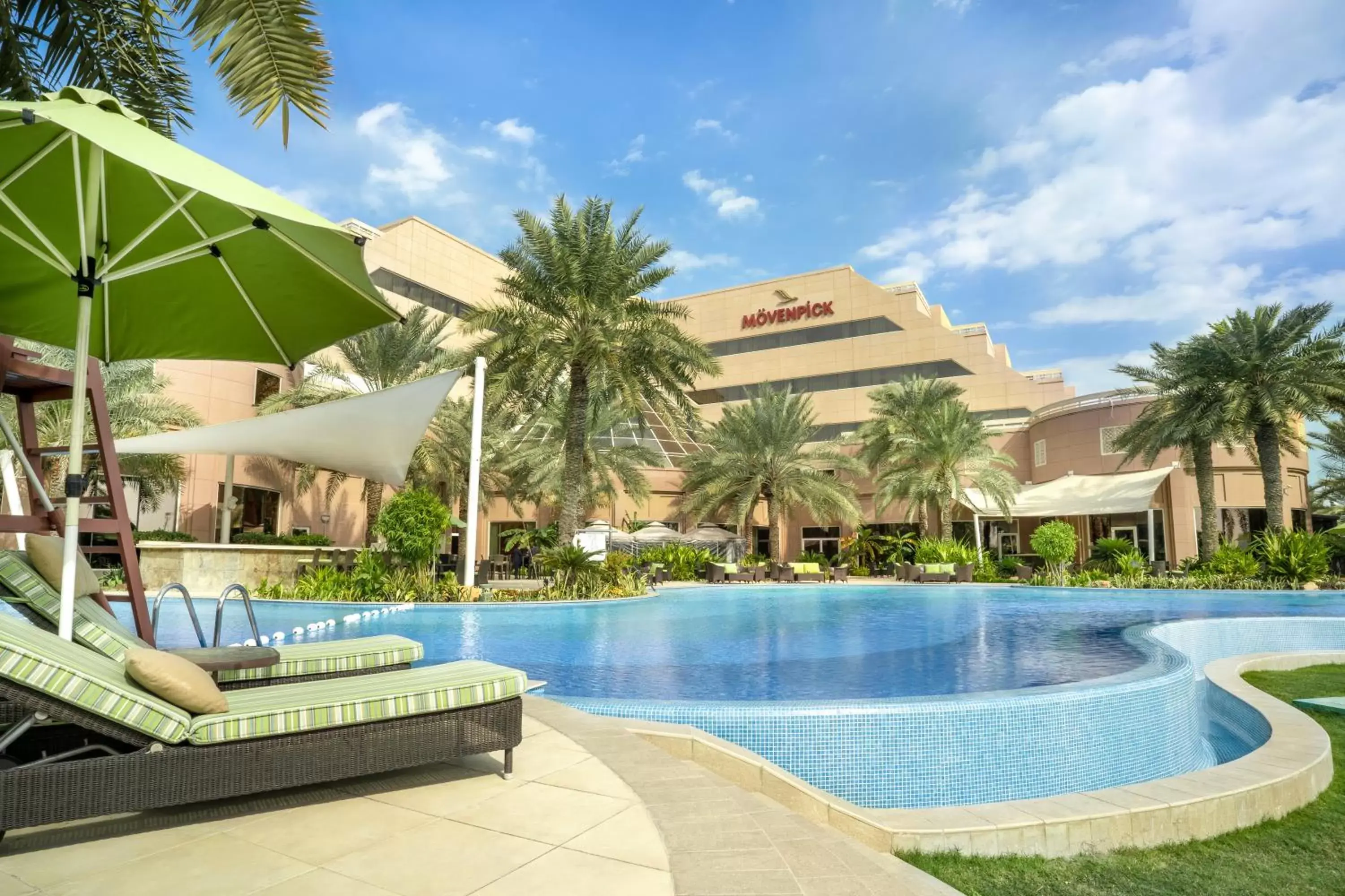 Swimming Pool in Mövenpick Hotel Bahrain