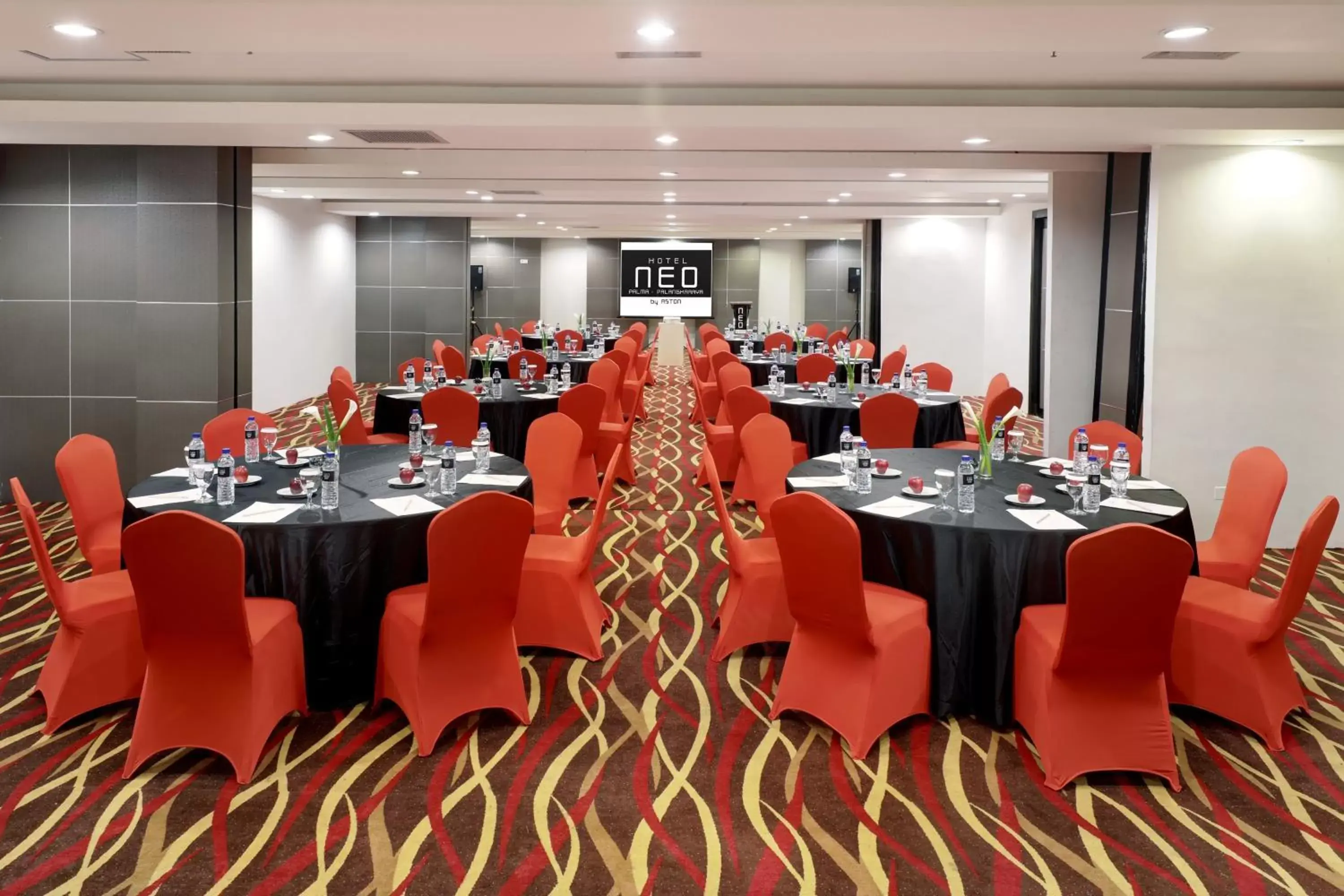 Meeting/conference room, Banquet Facilities in Hotel Neo Palma Palangkaraya by ASTON
