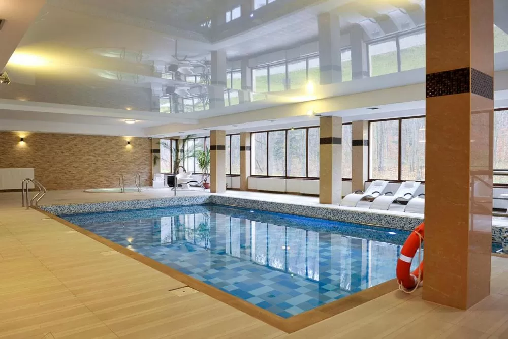 Swimming pool in Hotel Mir-Jan SPA