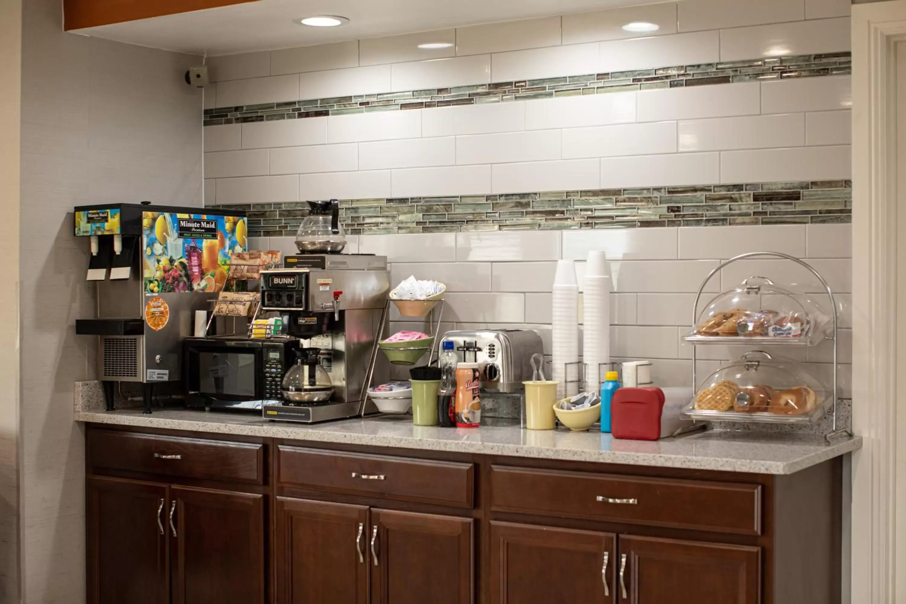 Breakfast in Knights Inn Mount Airy Breakfast in Knights Inn Mount Airy