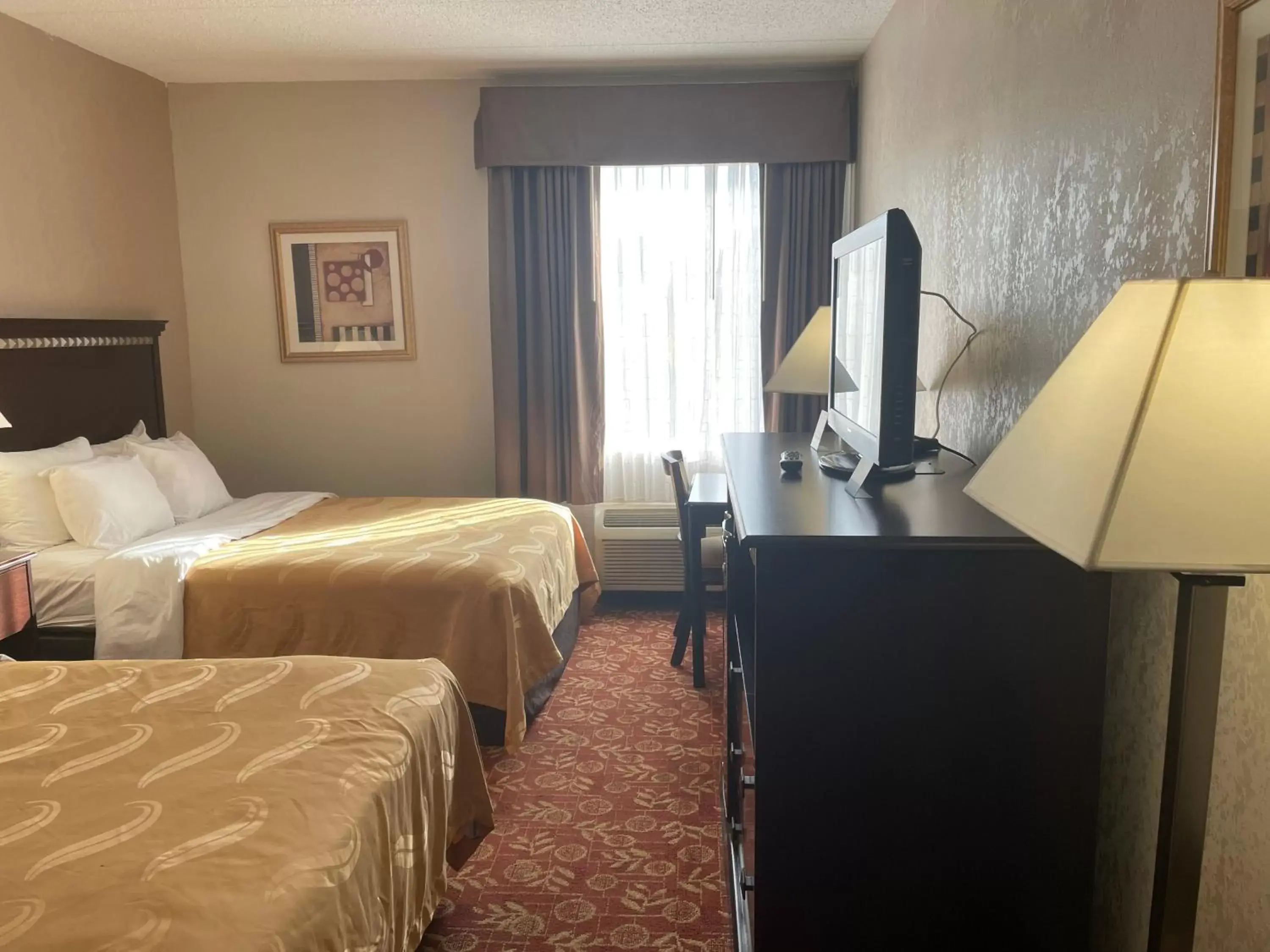 Bed in Quality Inn Vineland – Millville