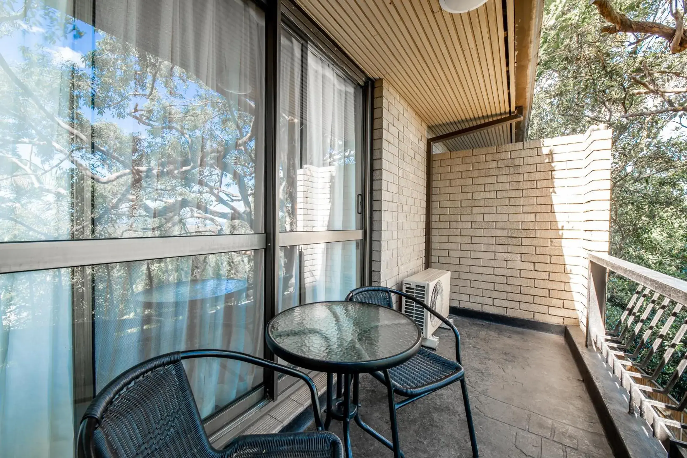 Balcony/Terrace in Twin Towers Inn