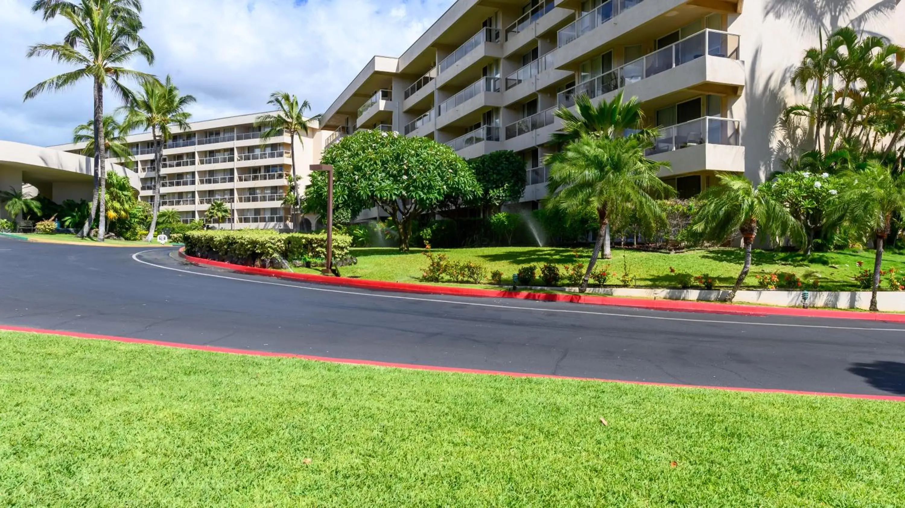 Property Building in Castle Maui Banyan