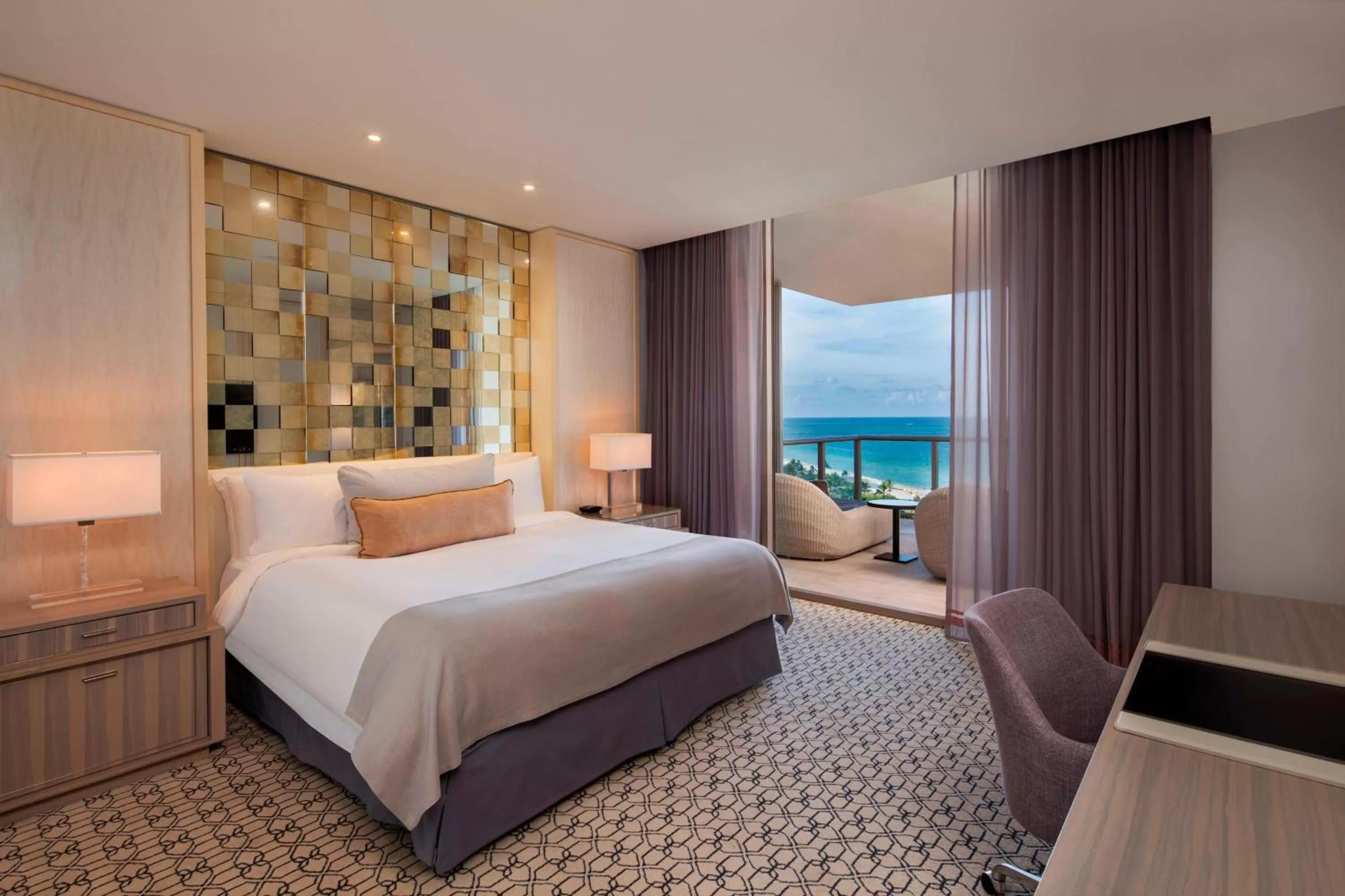 Bedroom, Bed in The St. Regis Bal Harbour Resort