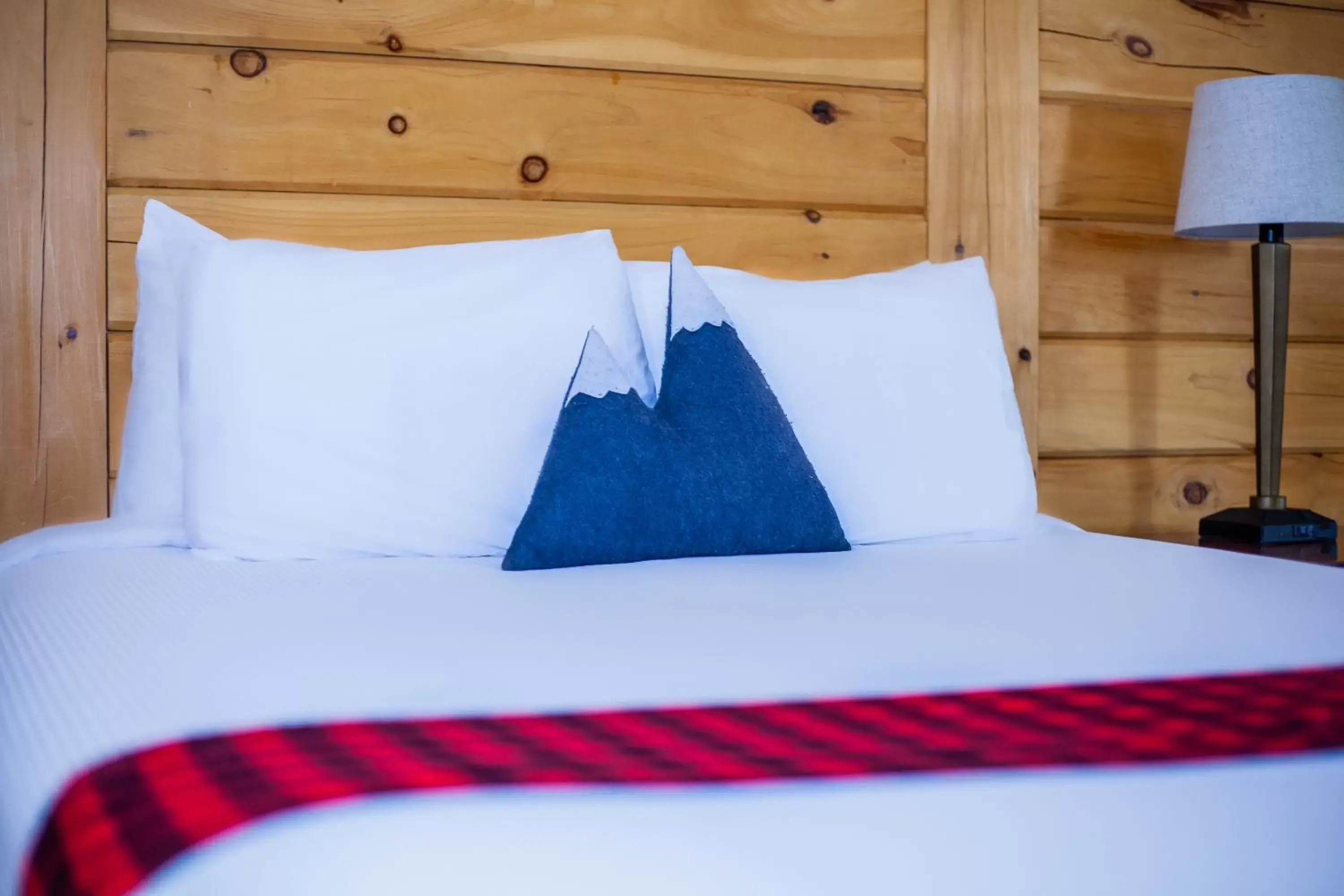 Bed in Crooked River Ranch Cabins Bed in Crooked River Ranch Cabins