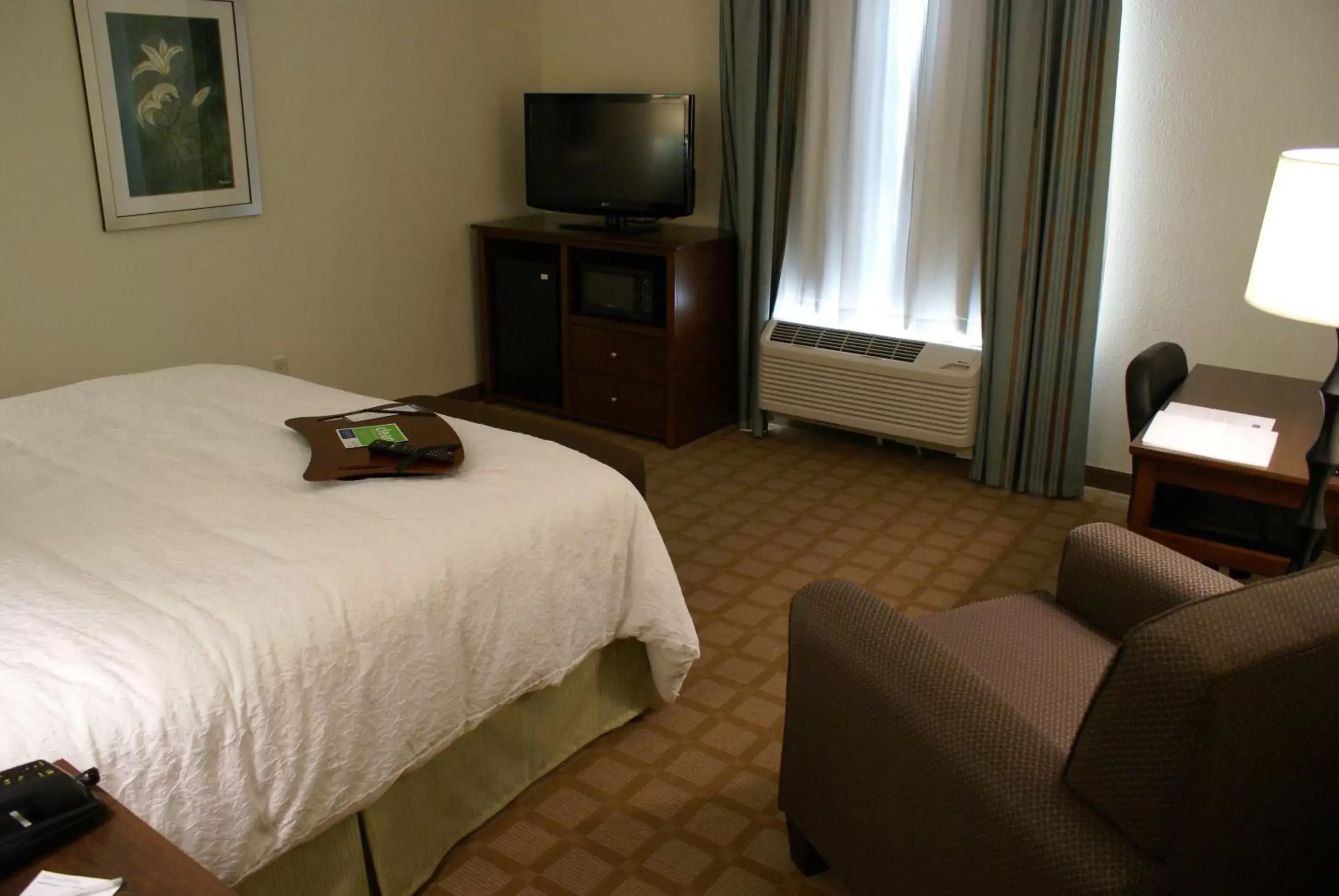 Bed in Hampton Inn & Suites Center