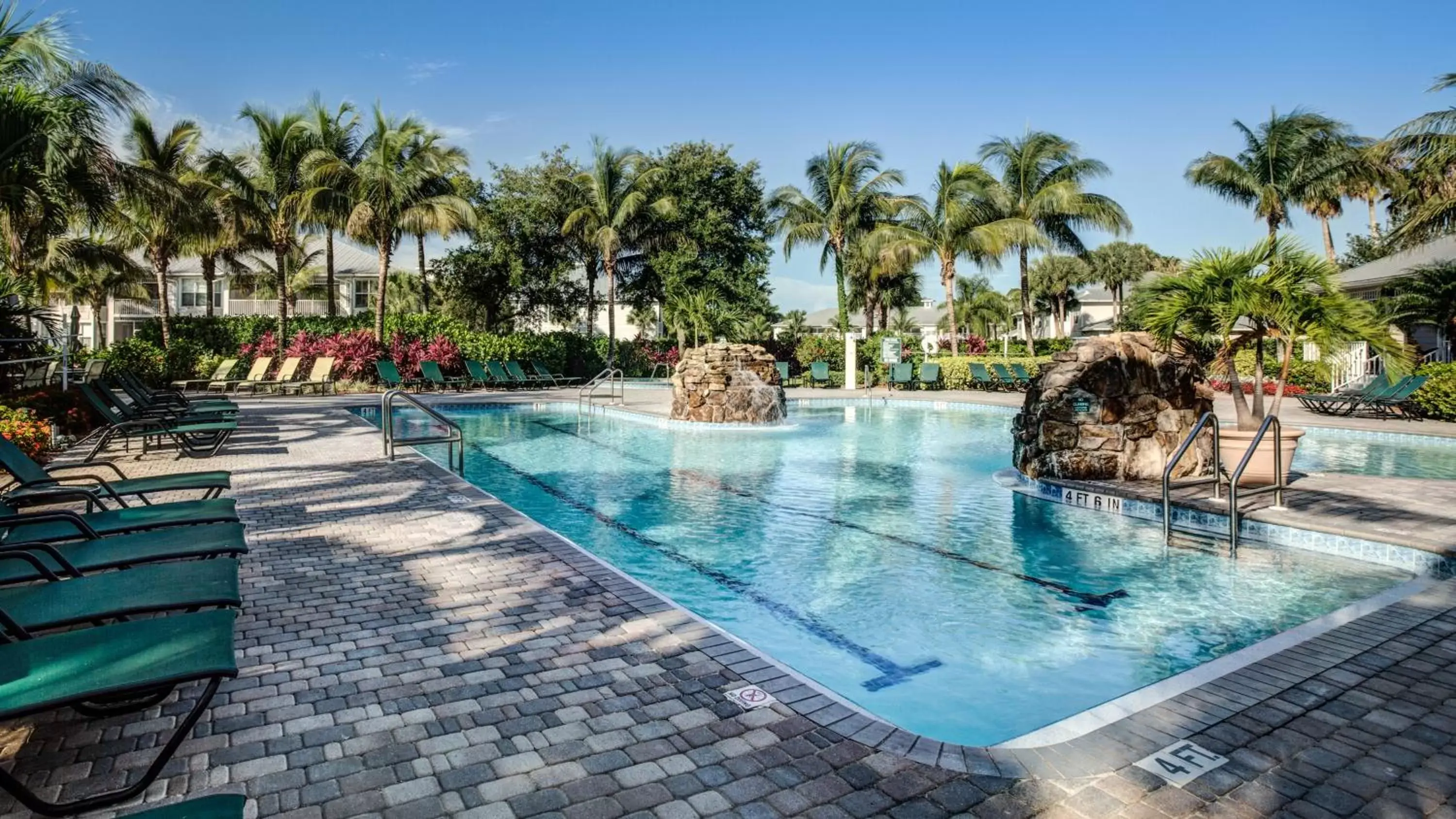 Swimming Pool in GreenLinks Golf Villas at Lely Resort