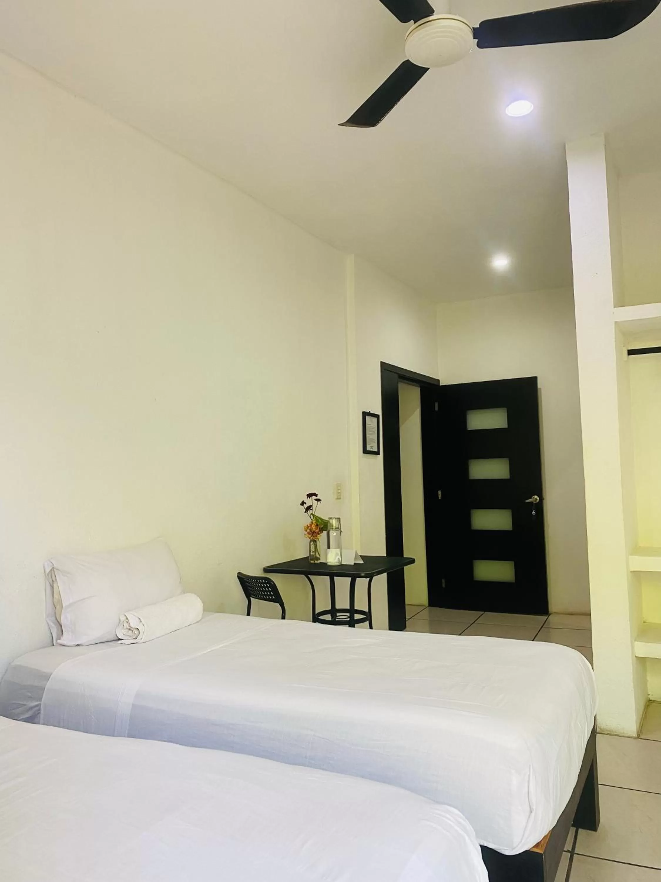 Photo of the whole room, Bed in Casa TACUBA