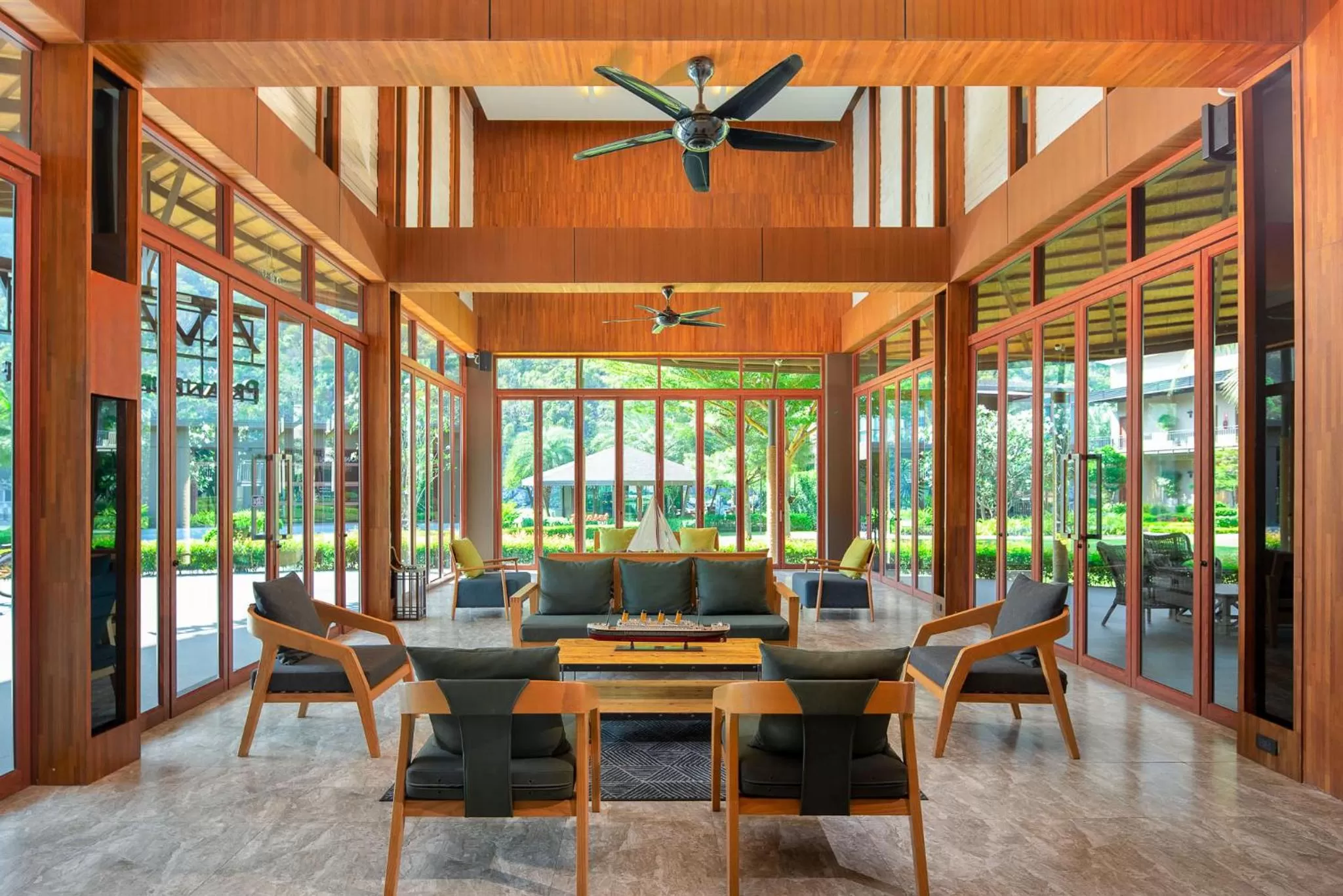 Lounge or bar in La Isla Pranburi Beach Resort