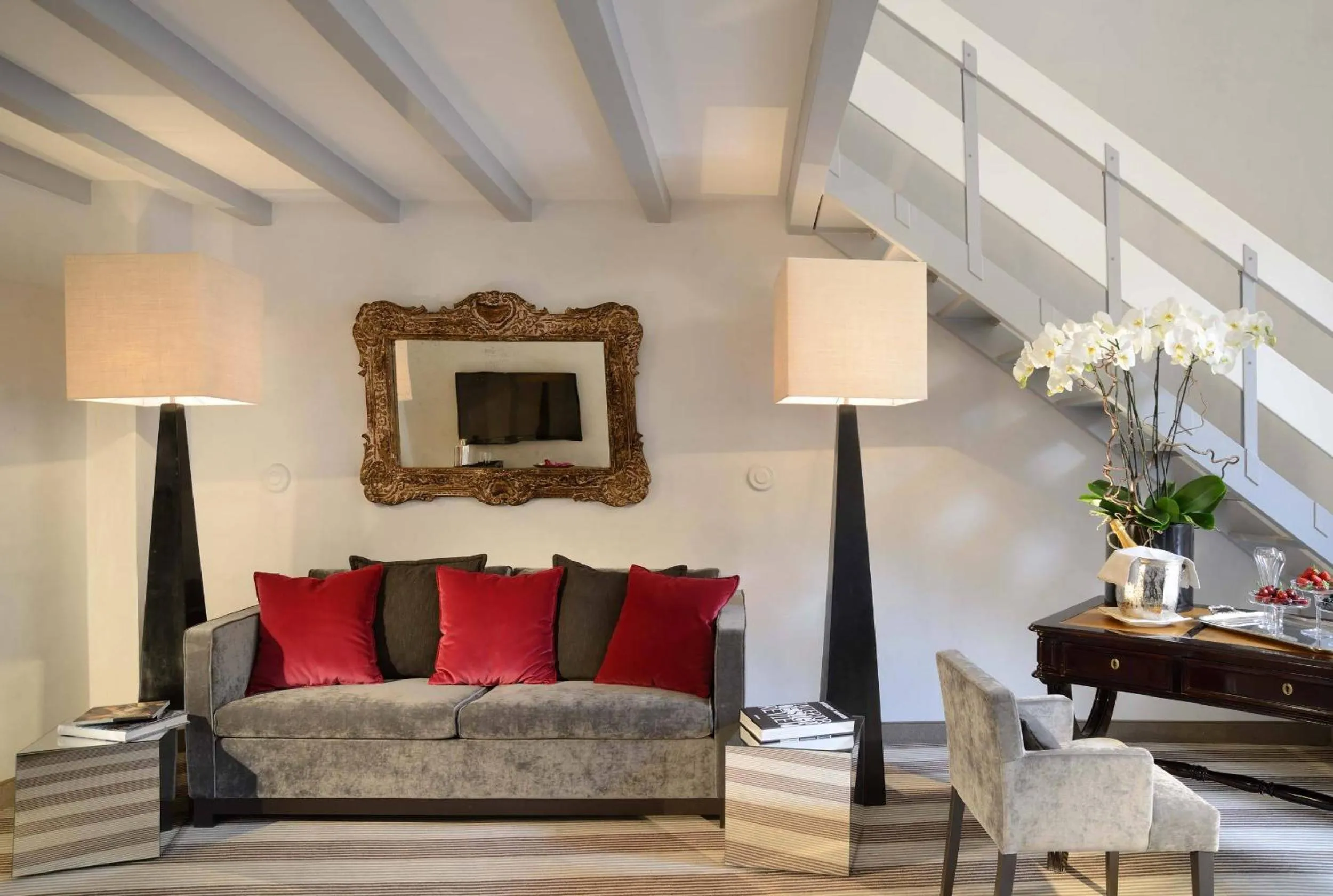 Seating area in Colonna Palace Hotel