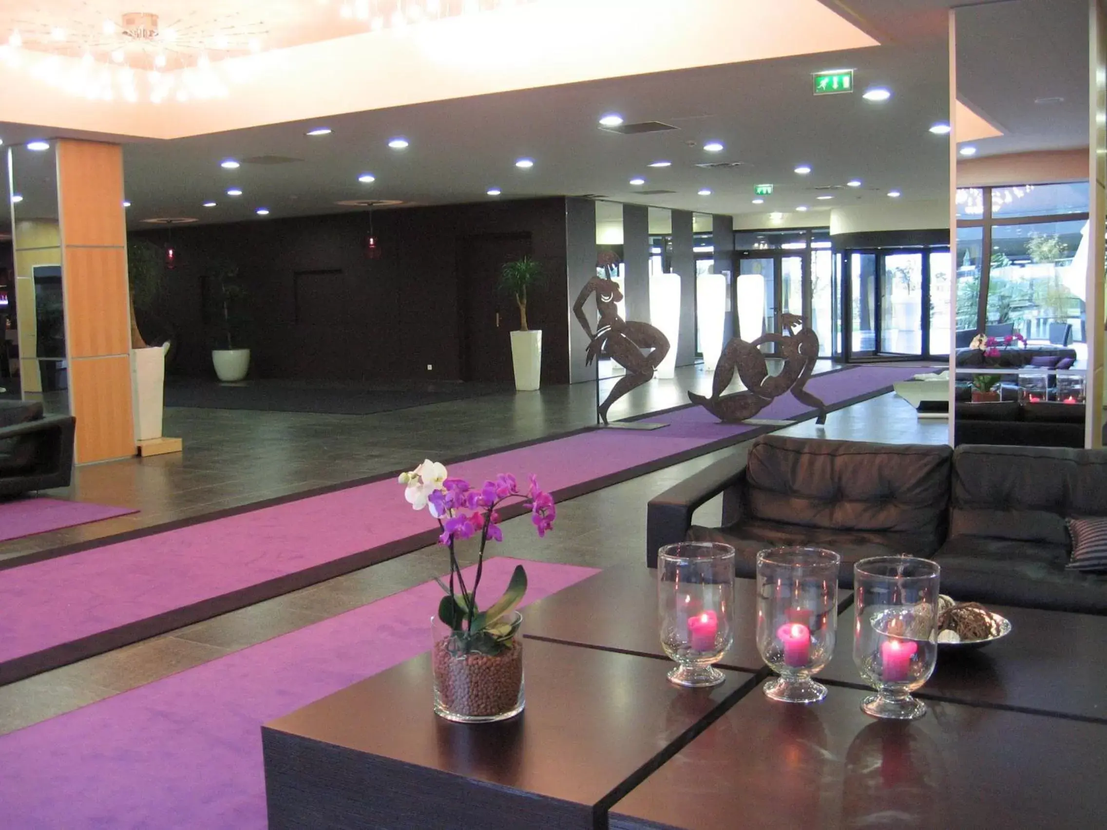 Lobby or reception in Residhome Suites Paris Sénart