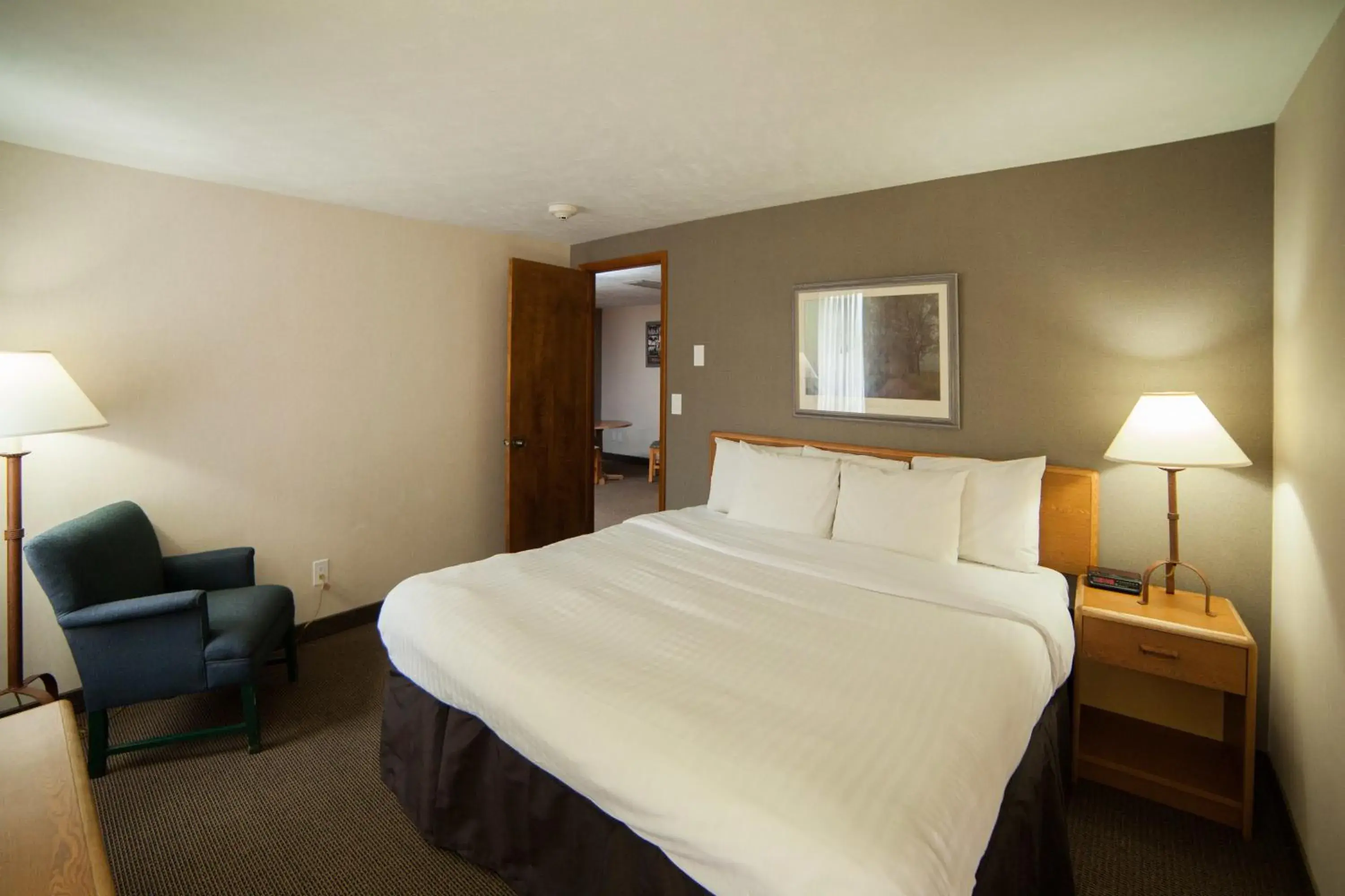 Deluxe King Room with Sofa Bed in Evergreen Resort