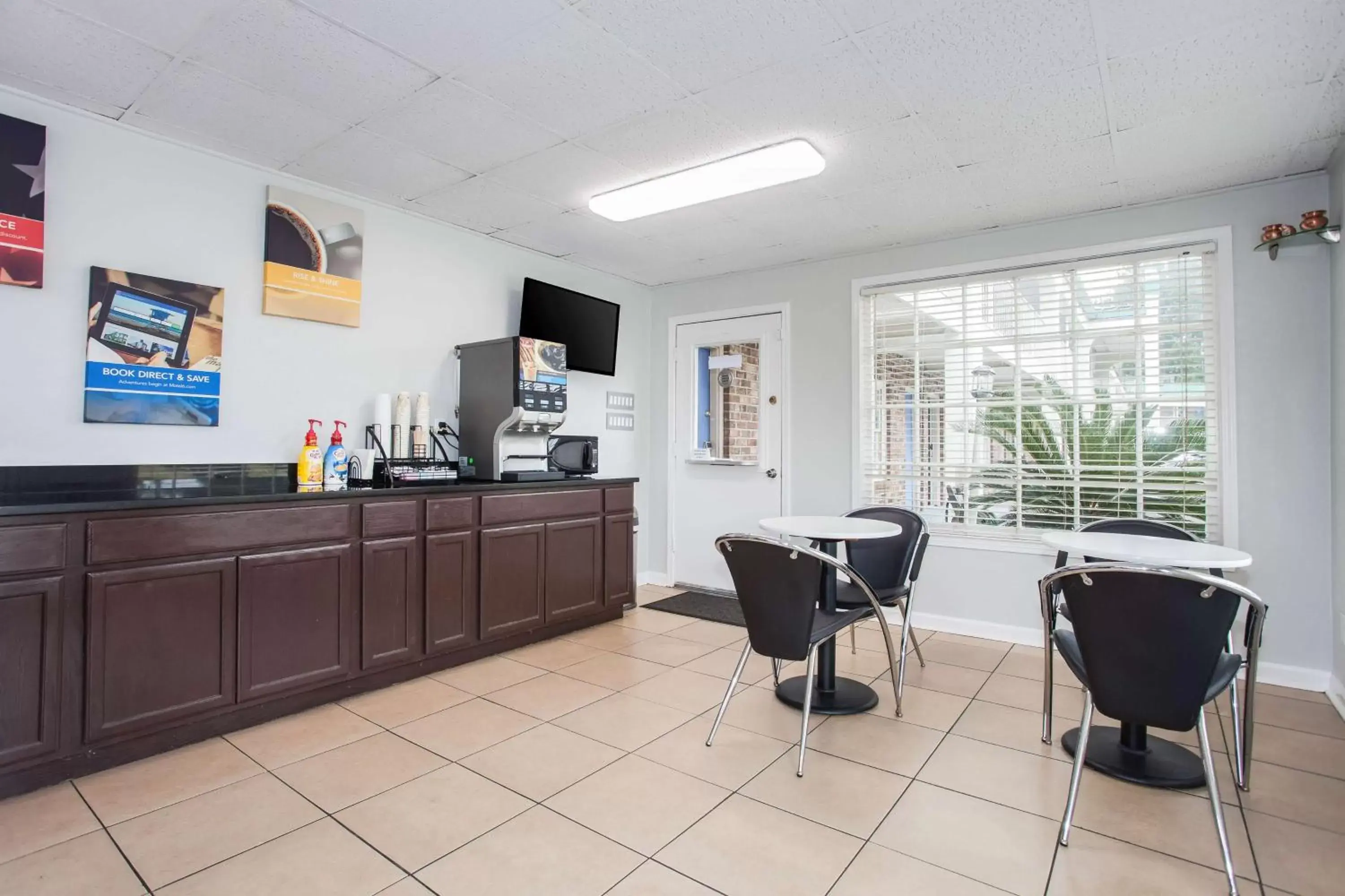 Restaurant/places to eat in Motel 6-Walterboro, SC Restaurant/places to eat in Motel 6-Walterboro, SC