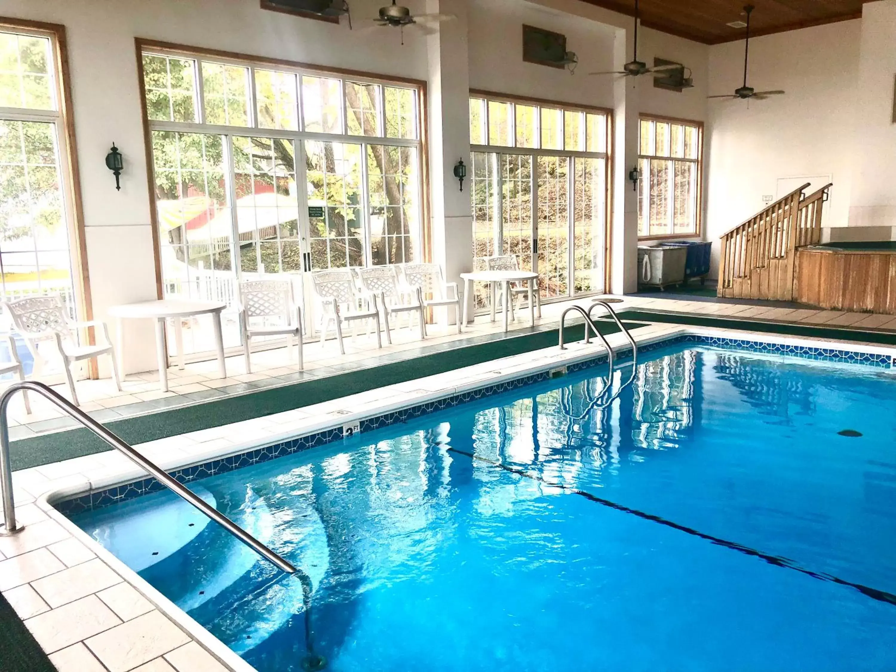 Swimming Pool in Honeysuckle Inn & Conference Center