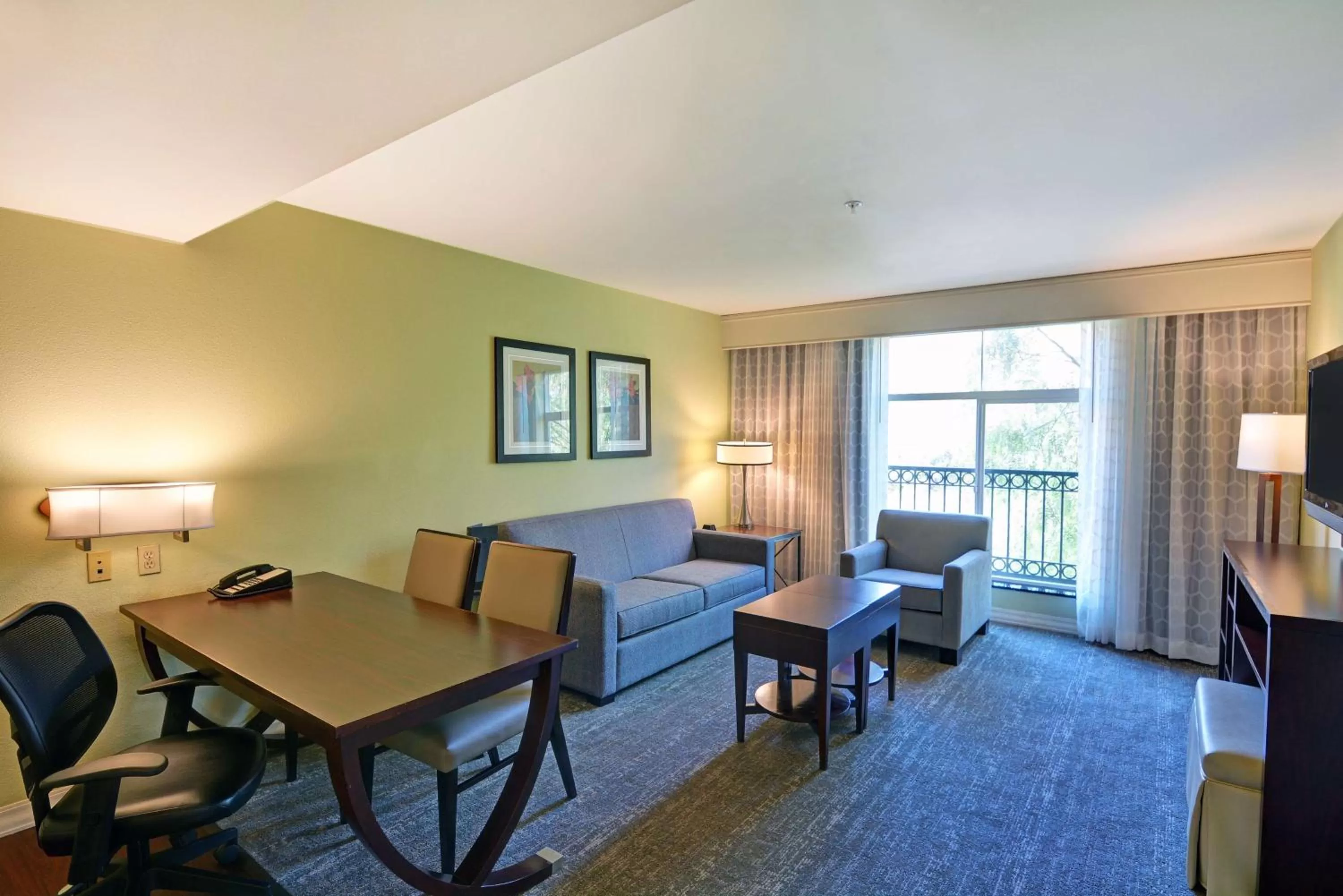 Bedroom in Embassy Suites Valencia