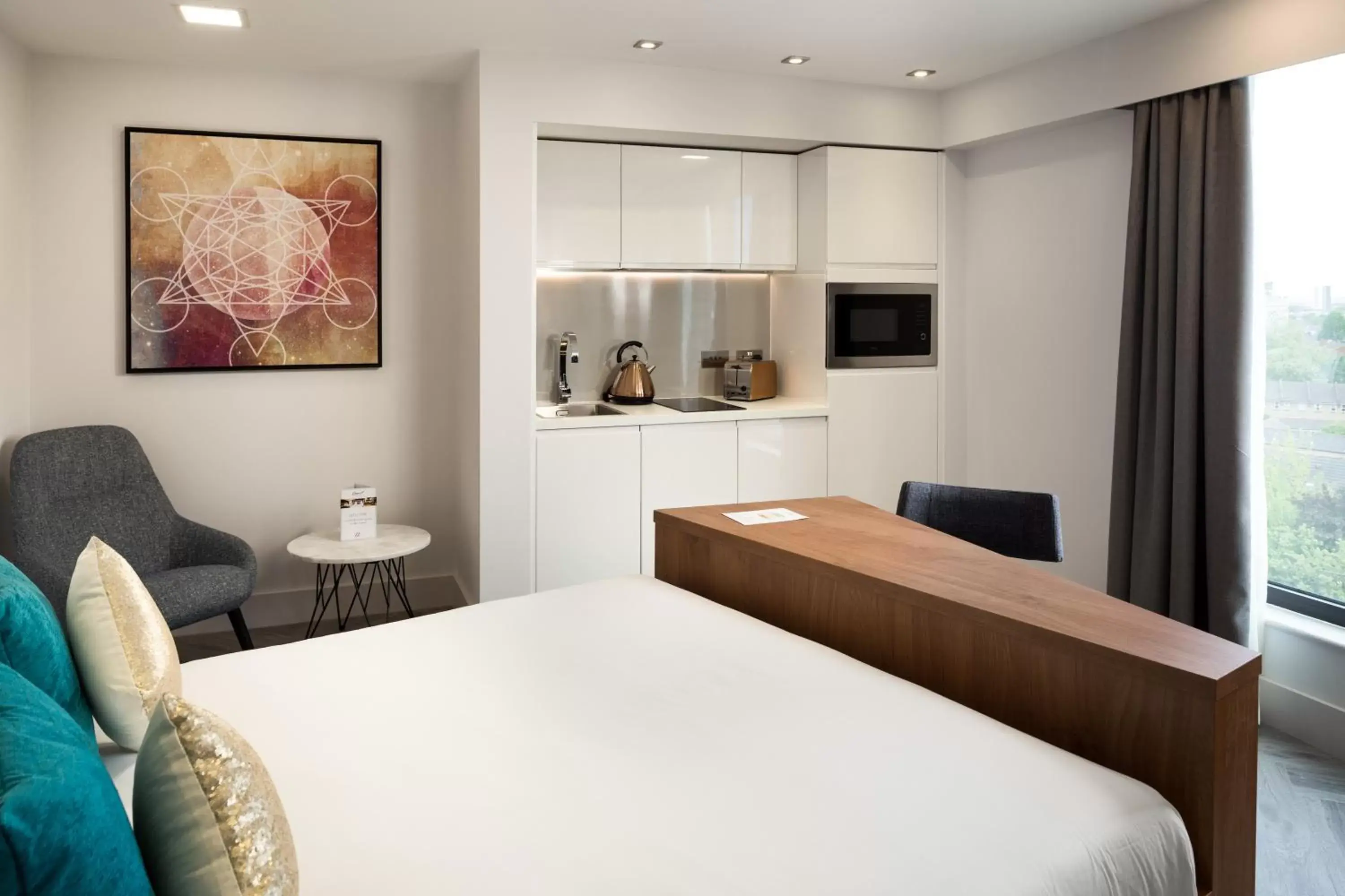 Kitchen or kitchenette, Bed in Roomzzz London Stratford Kitchen or kitchenette, Bed in Roomzzz London Stratford