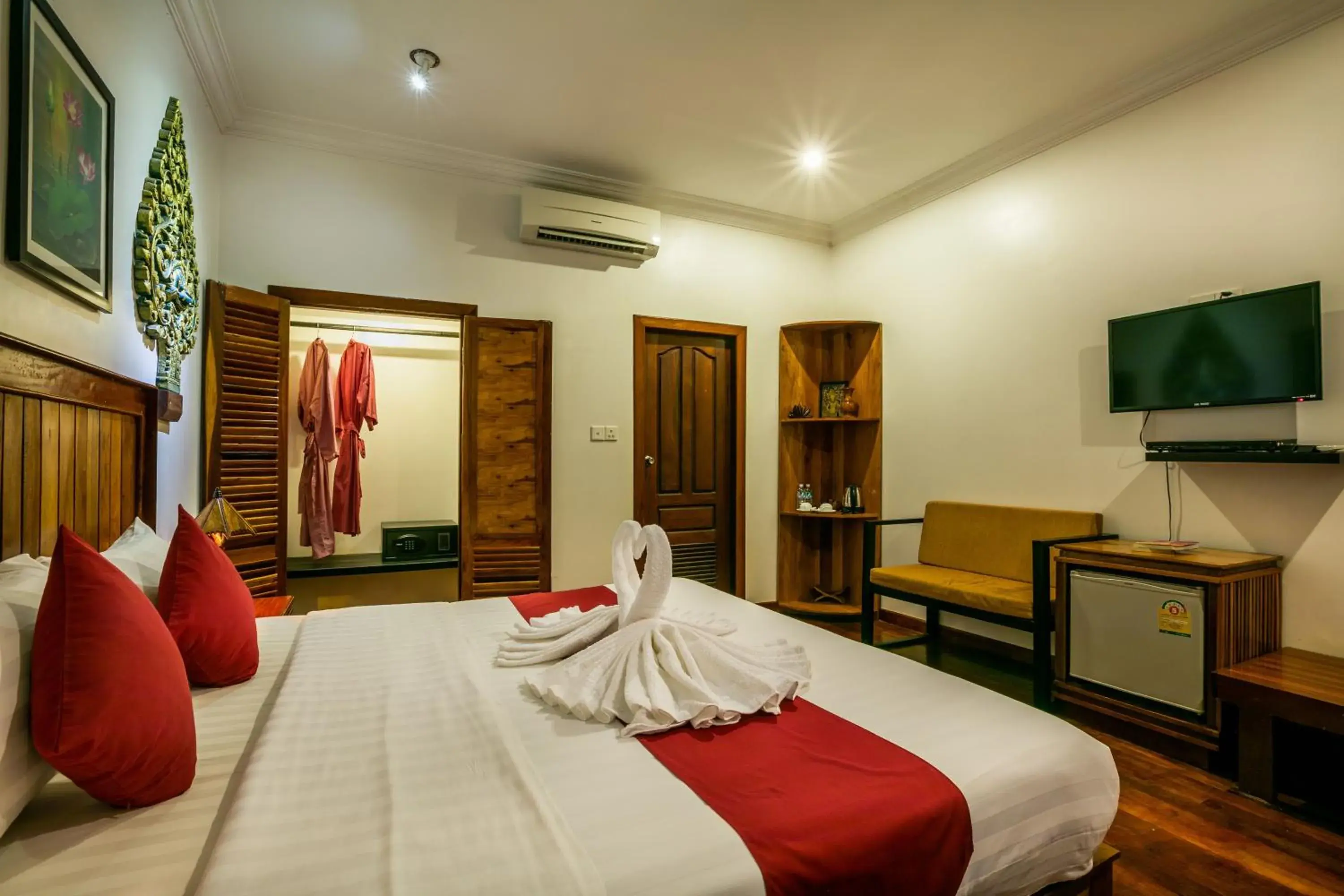 Bedroom, TV/Entertainment Center in Asanak D'Angkor Boutique Hotel