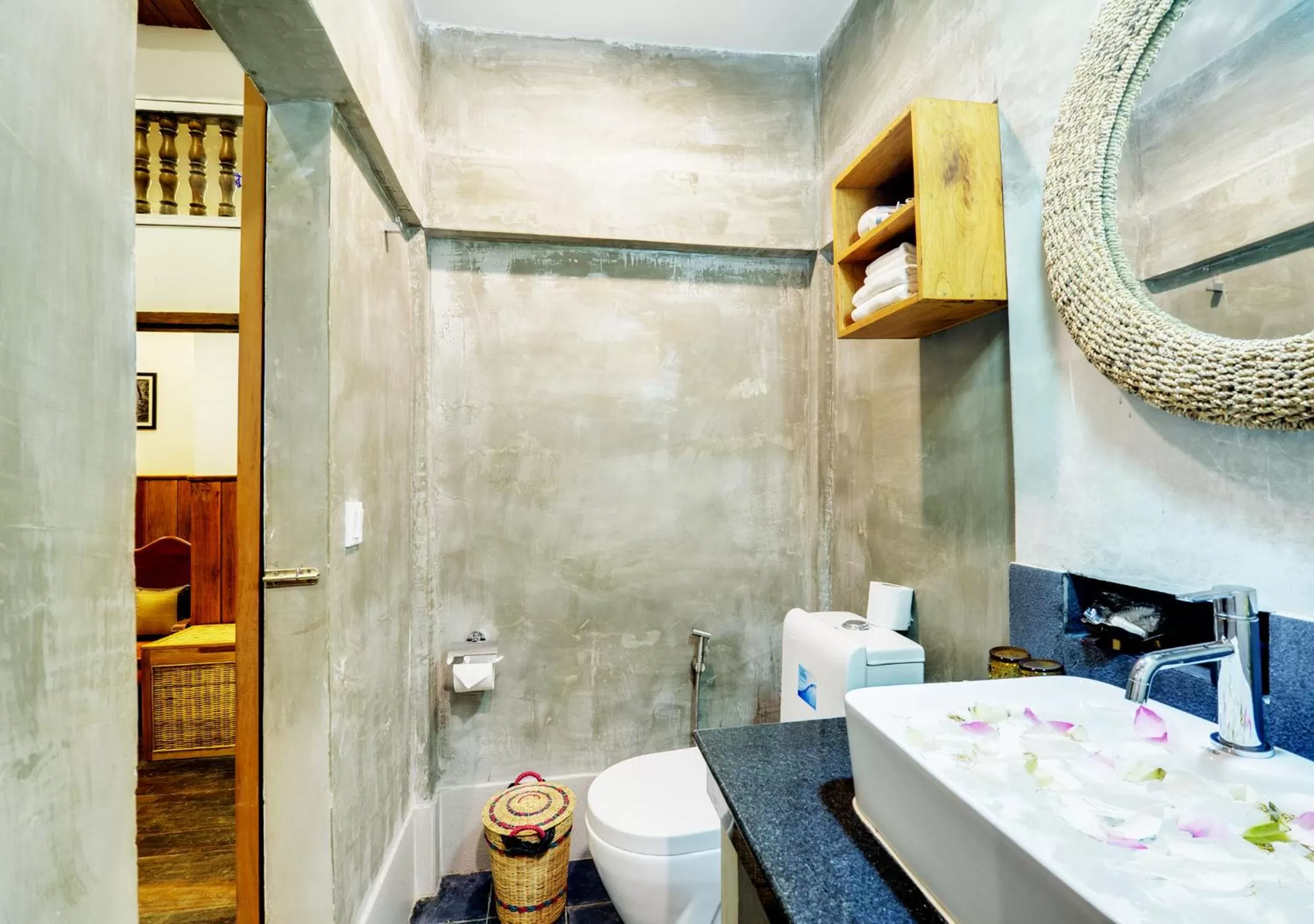 Toilet in Maison Model d'Angkor