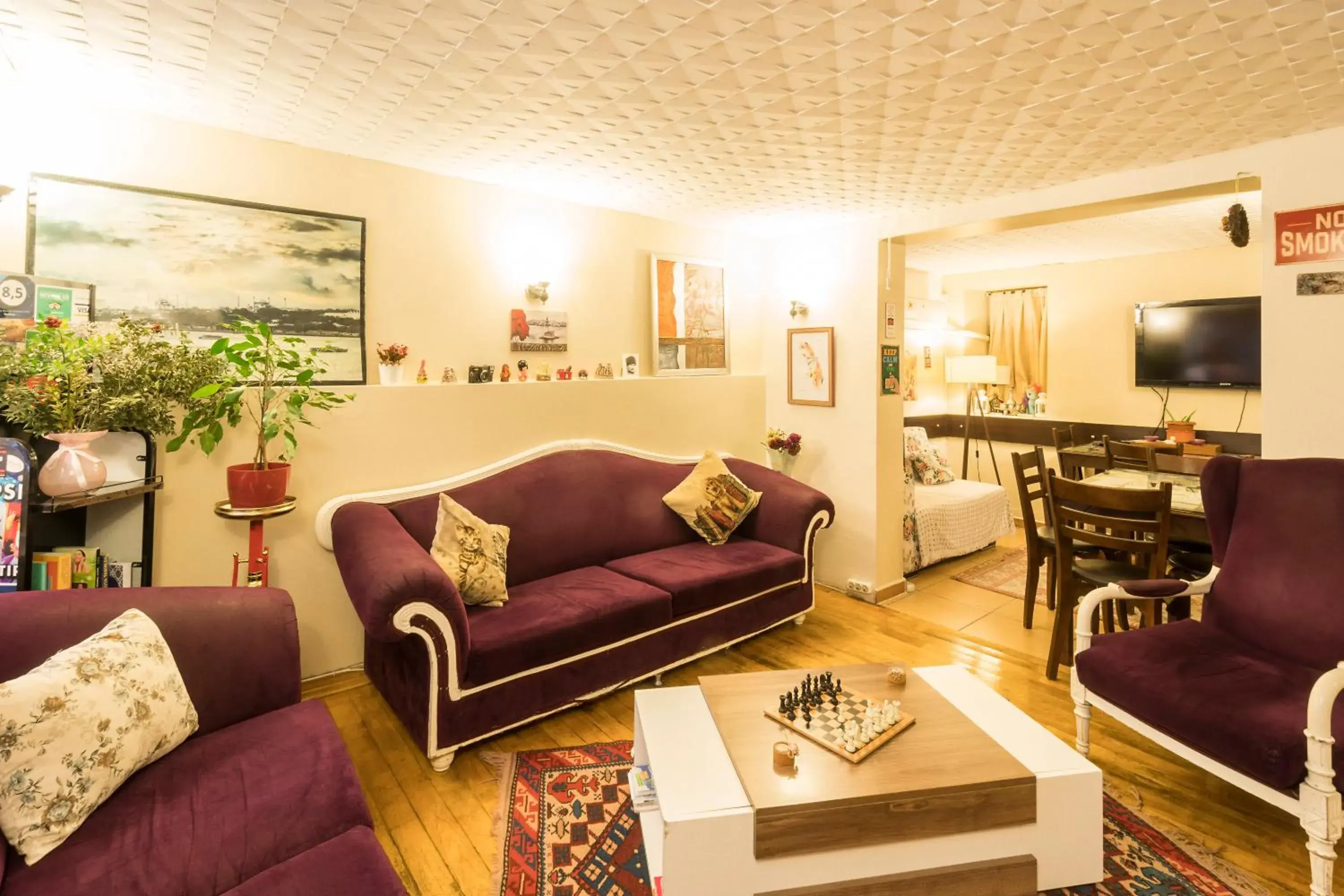 Communal lounge/ TV room, Seating Area in Levanten Hostel