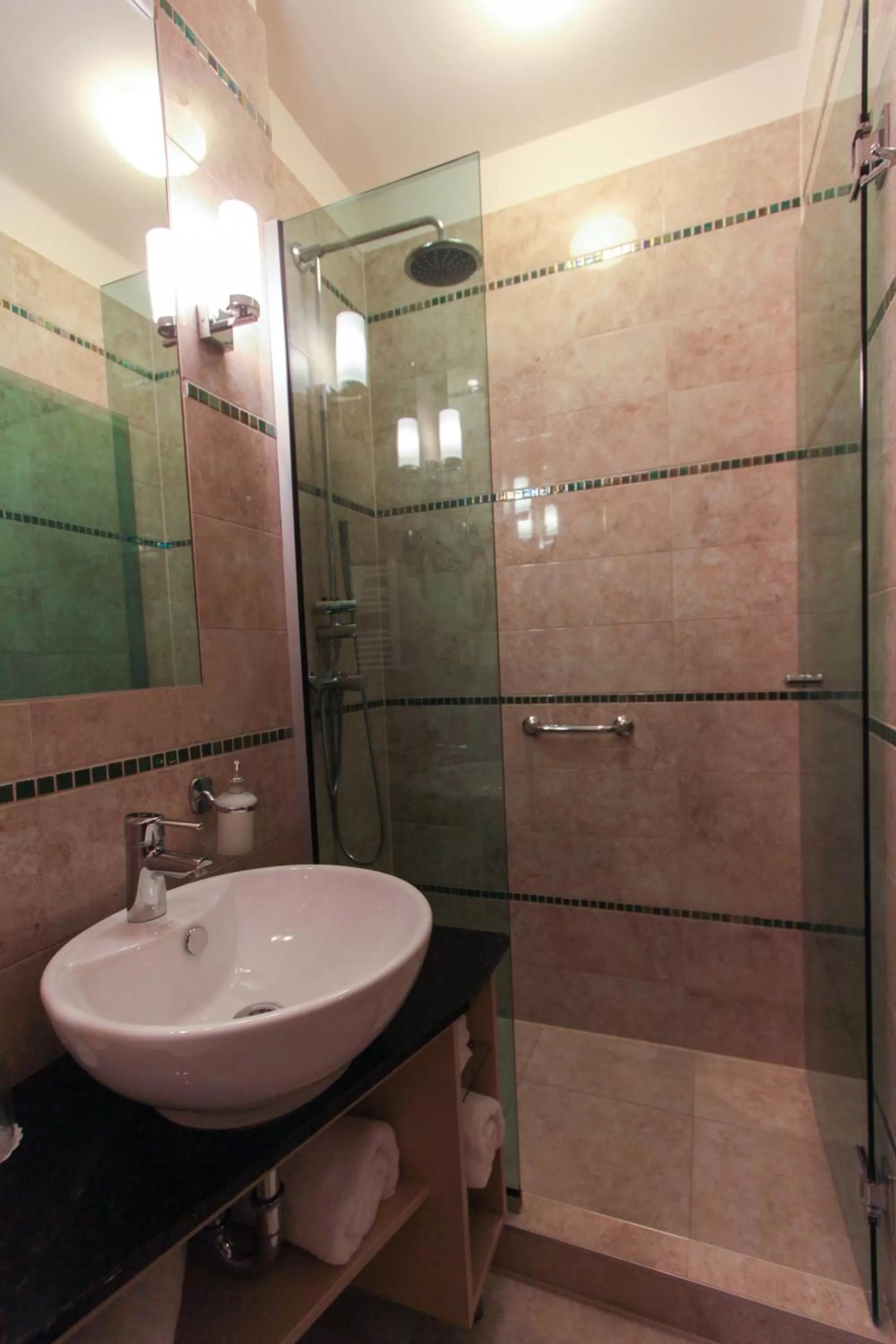 Bathroom in Hotel Aurum Family "A"