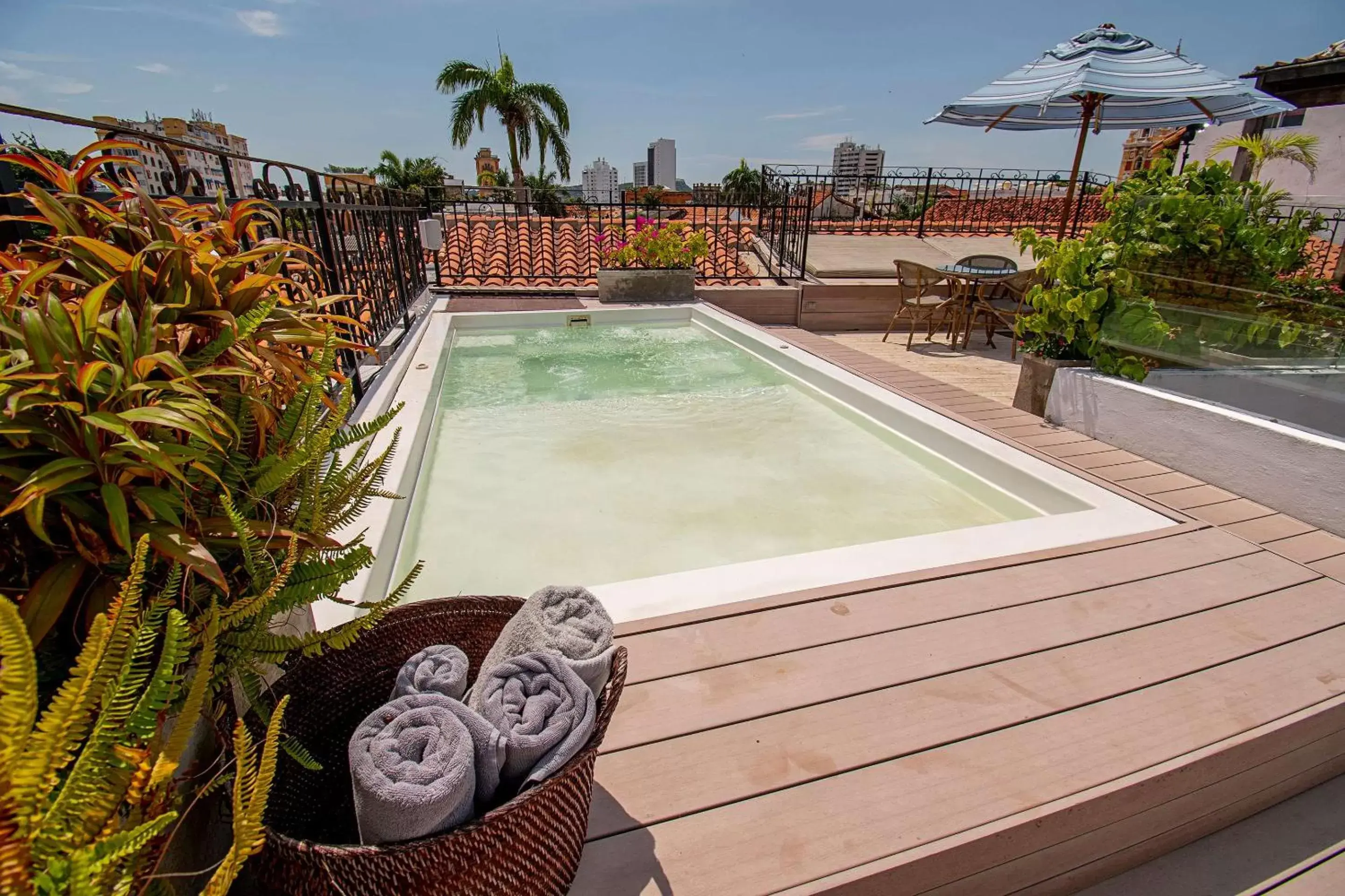 Solarium, Swimming Pool in Hotel Casa La Factoria by Faranda Boutique, a member of Radisson Individuals