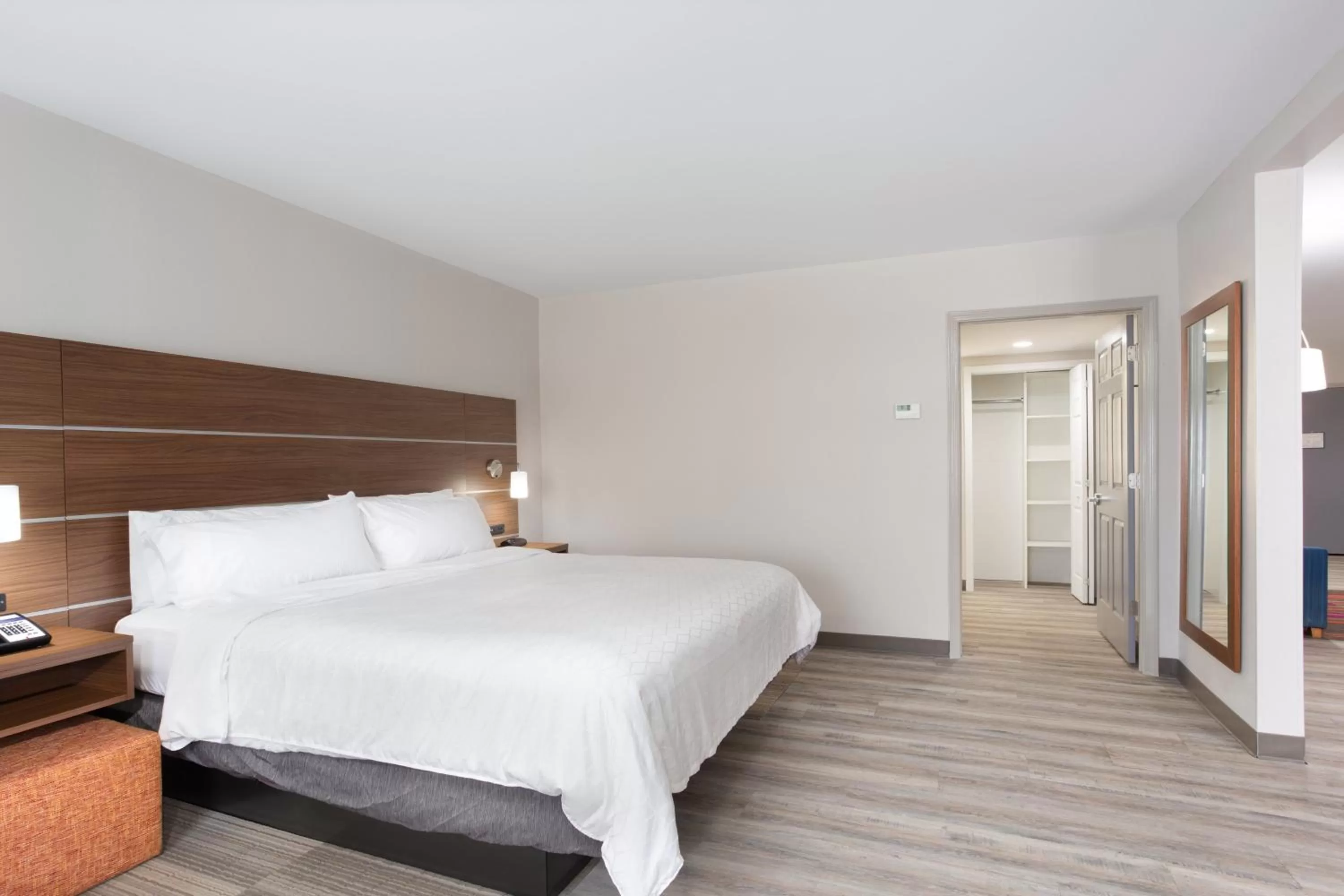 Photo of the whole room, Bed in Holiday Inn Express & Suites - Morehead City by IHG