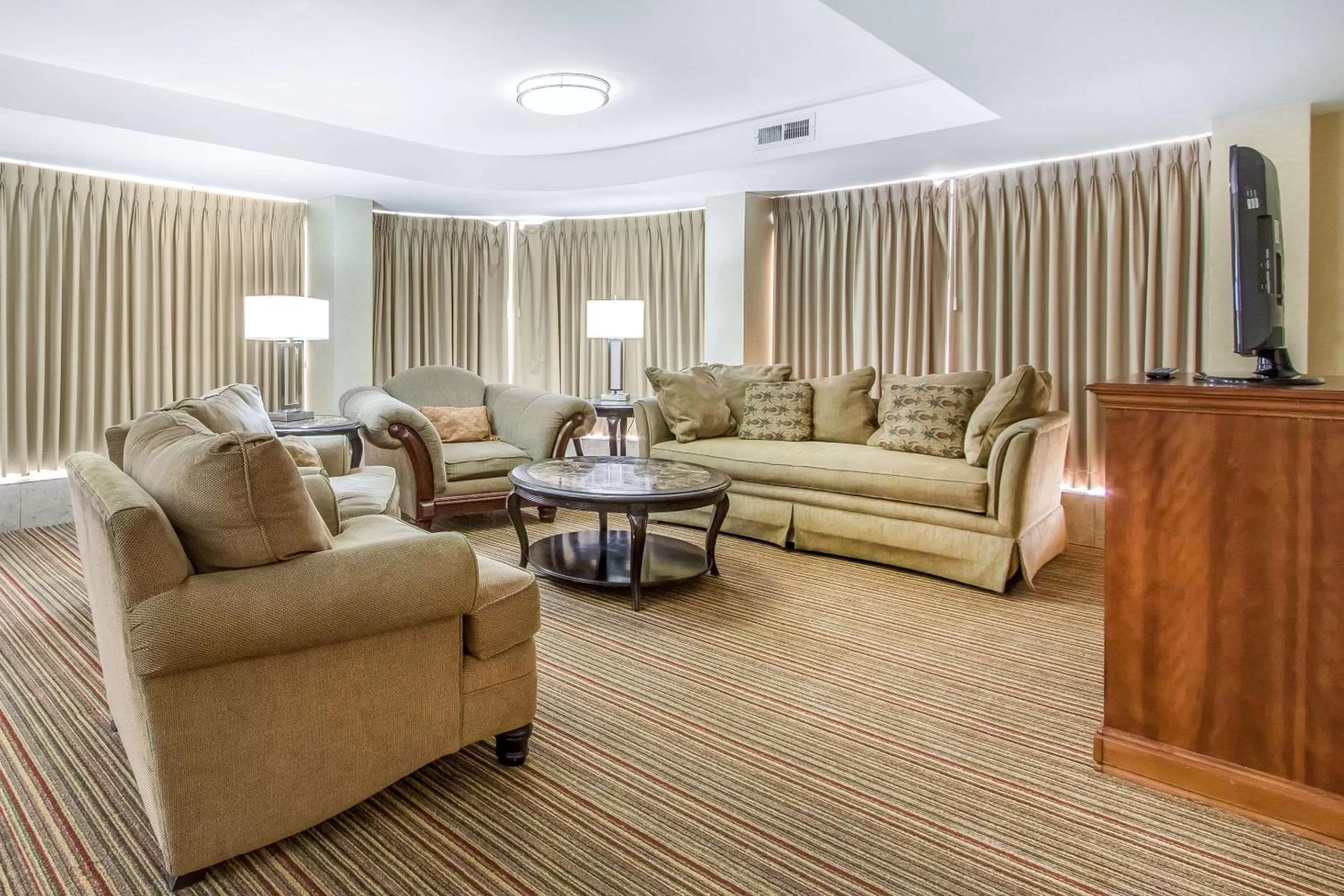 Photo of the whole room in Clarion Hotel Broken Arrow - Tulsa