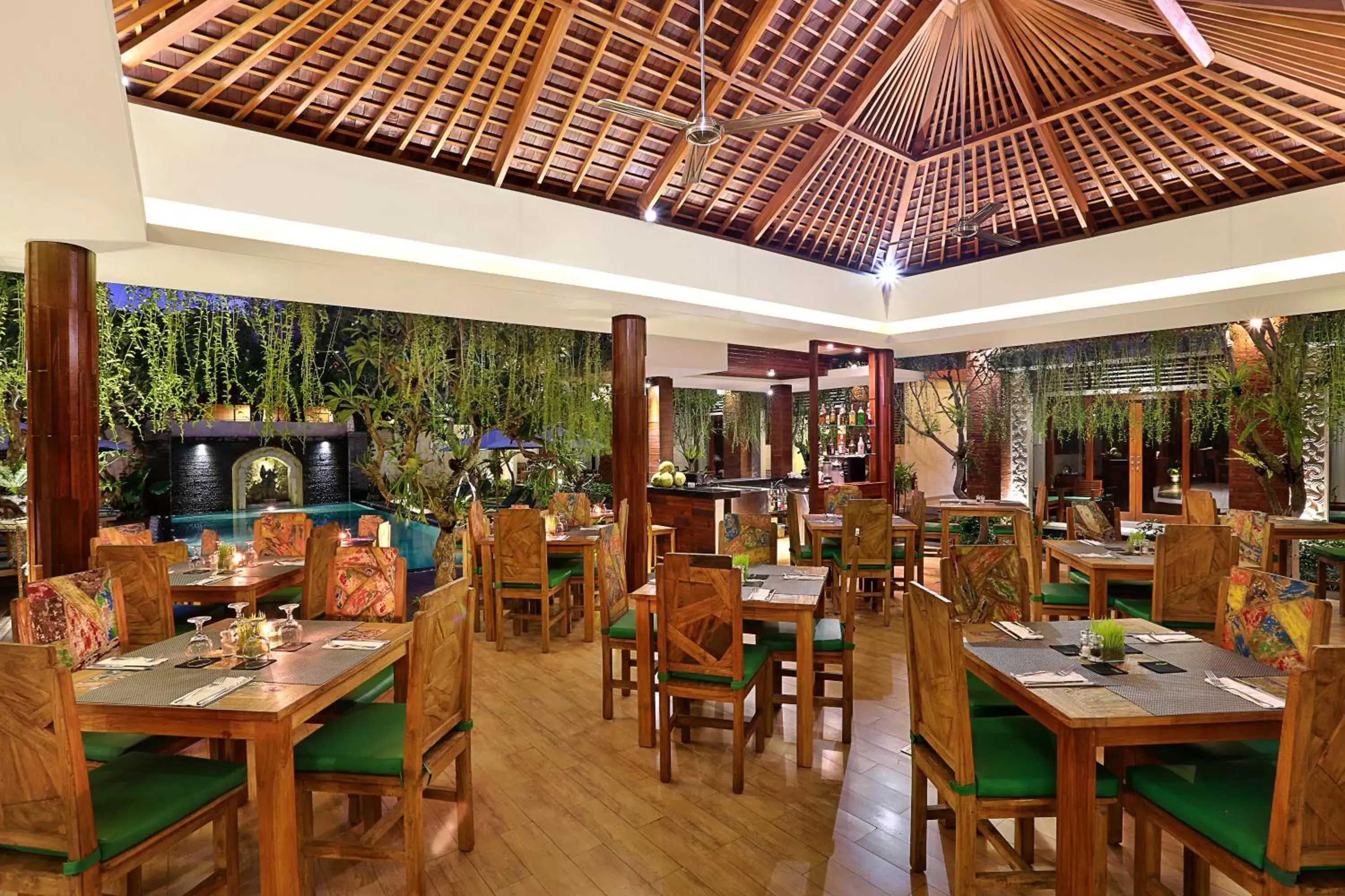 Restaurant/Places to Eat in Awatara Boutique Resort Ubud