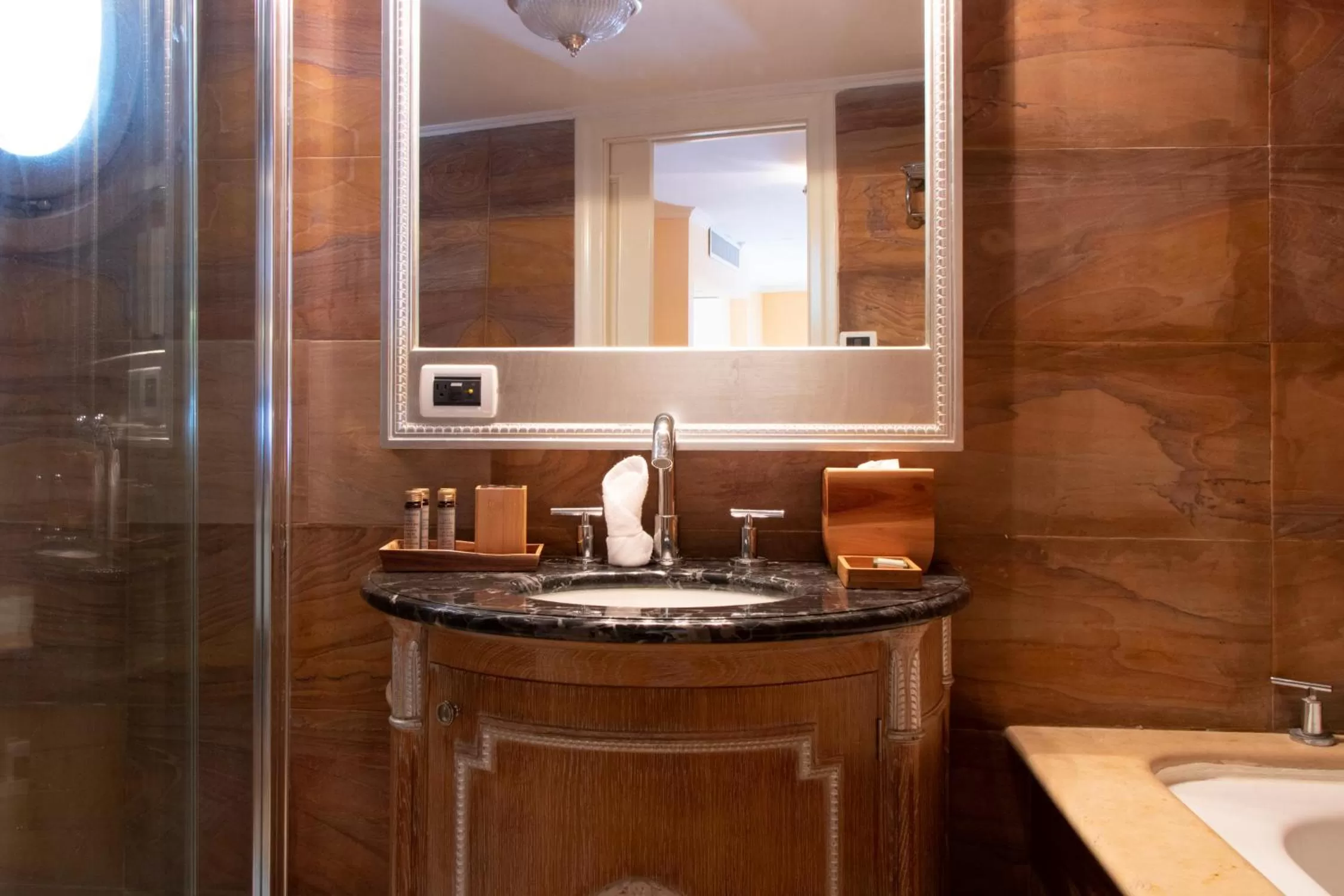 Bathroom in Villa Palma Boutique Hotel