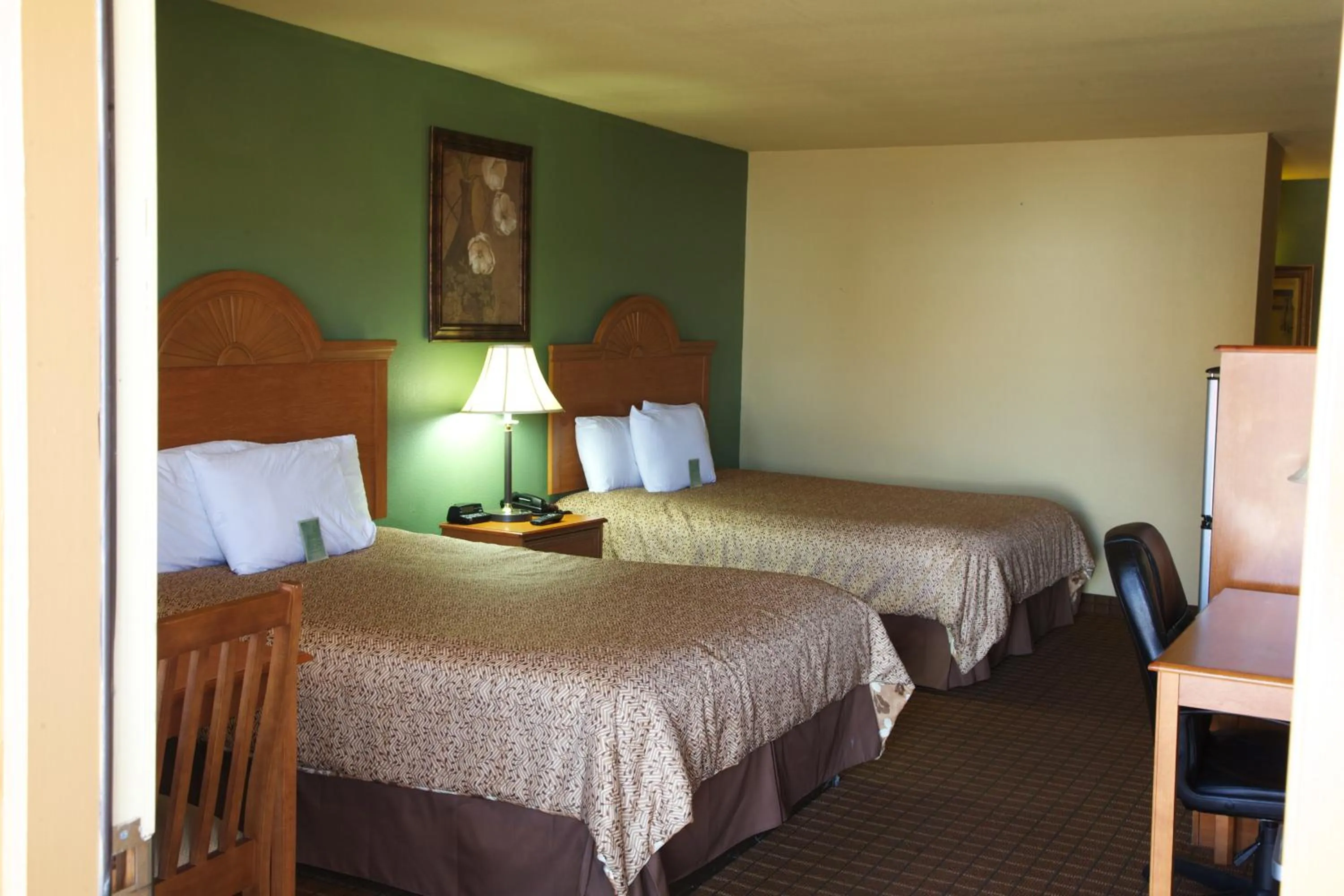 Photo of the whole room, Bed in Coach Light Inn