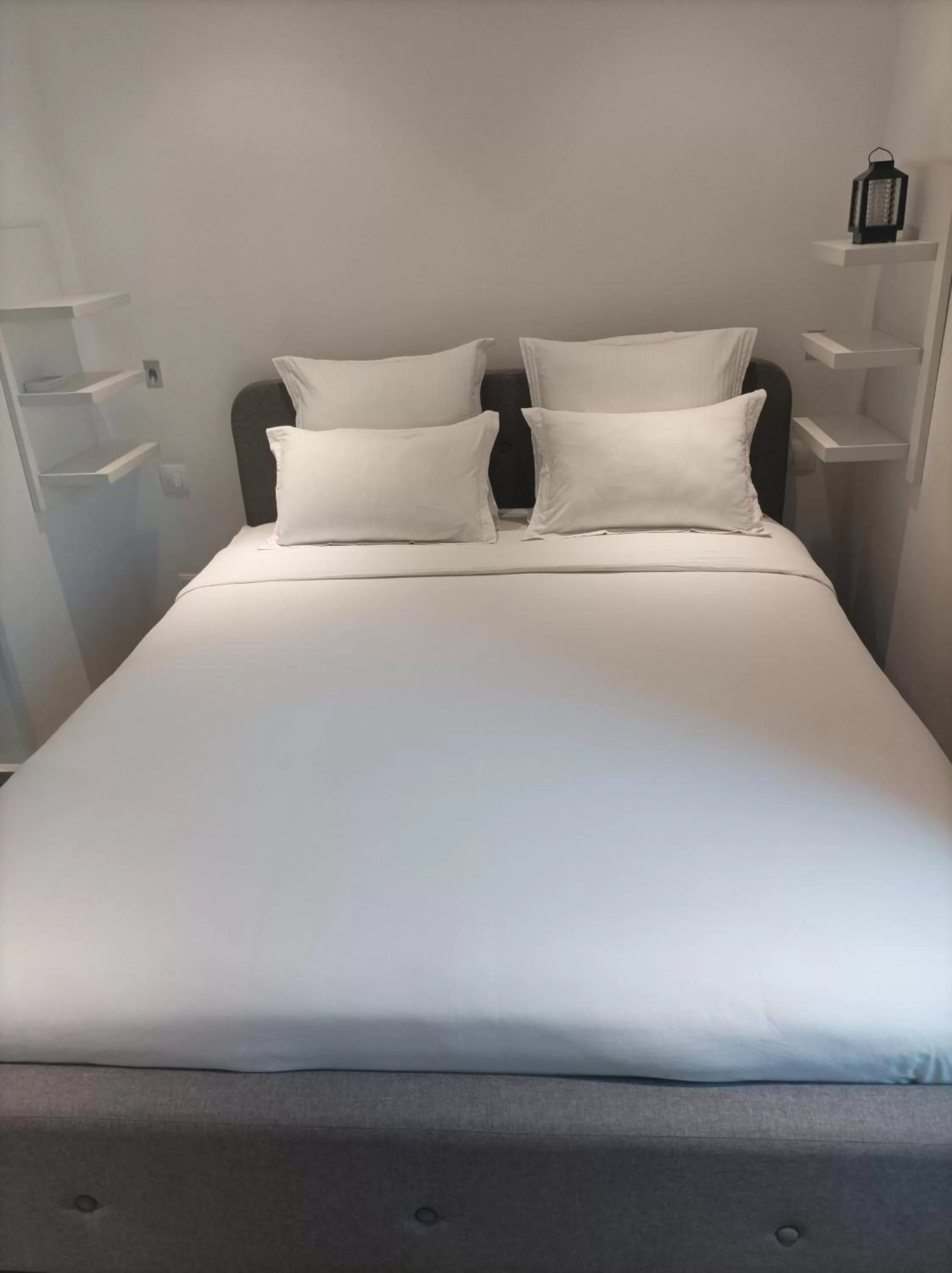 Double Room with Pool View in PAP'S Chambres d'Hôtes