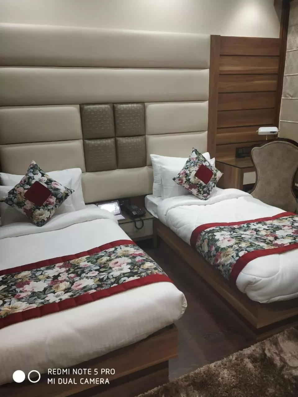 Bed in Hotel Makhan Residency