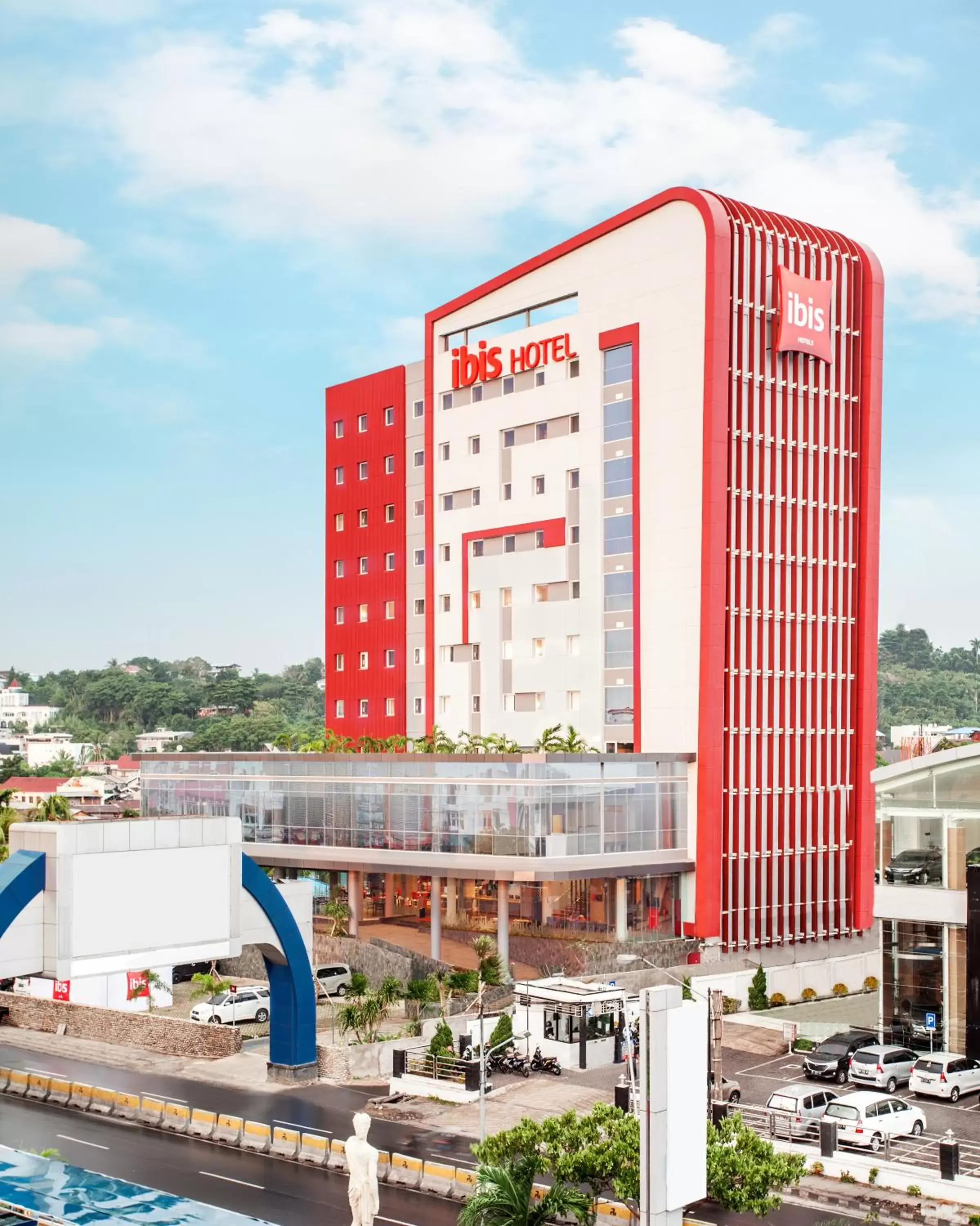 Restaurant/places to eat, Property Building in Ibis Manado City Center Boulevard