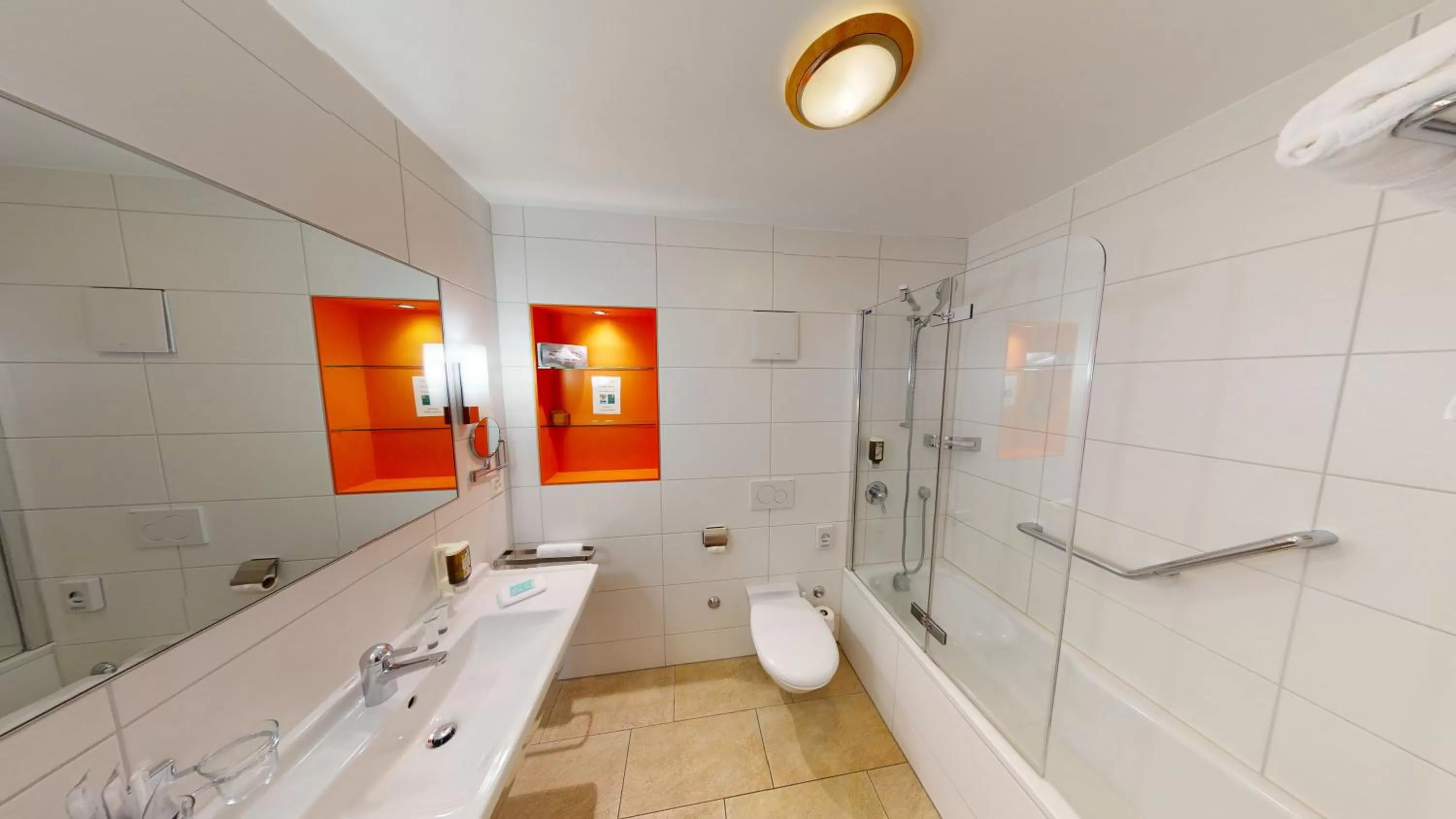 Shower in Hotel Ambassador