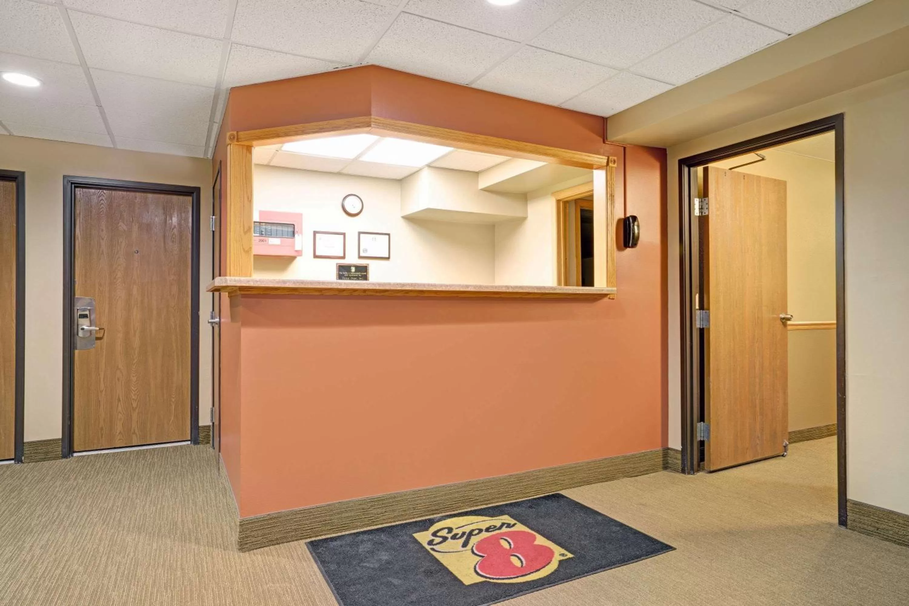 Lobby or reception in Super 8 by Wyndham Melrose