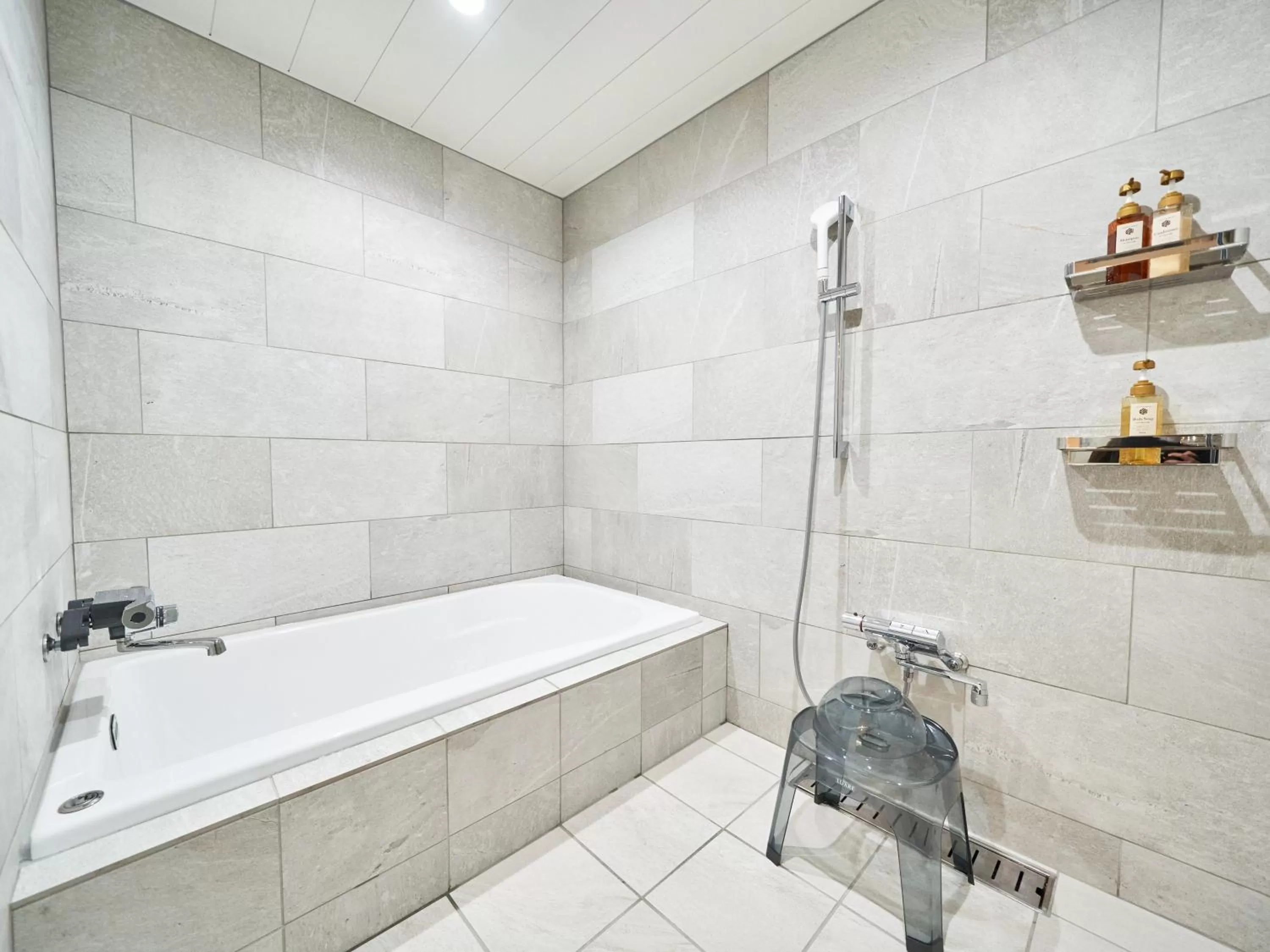 Shower in WeBase KAMAKURA