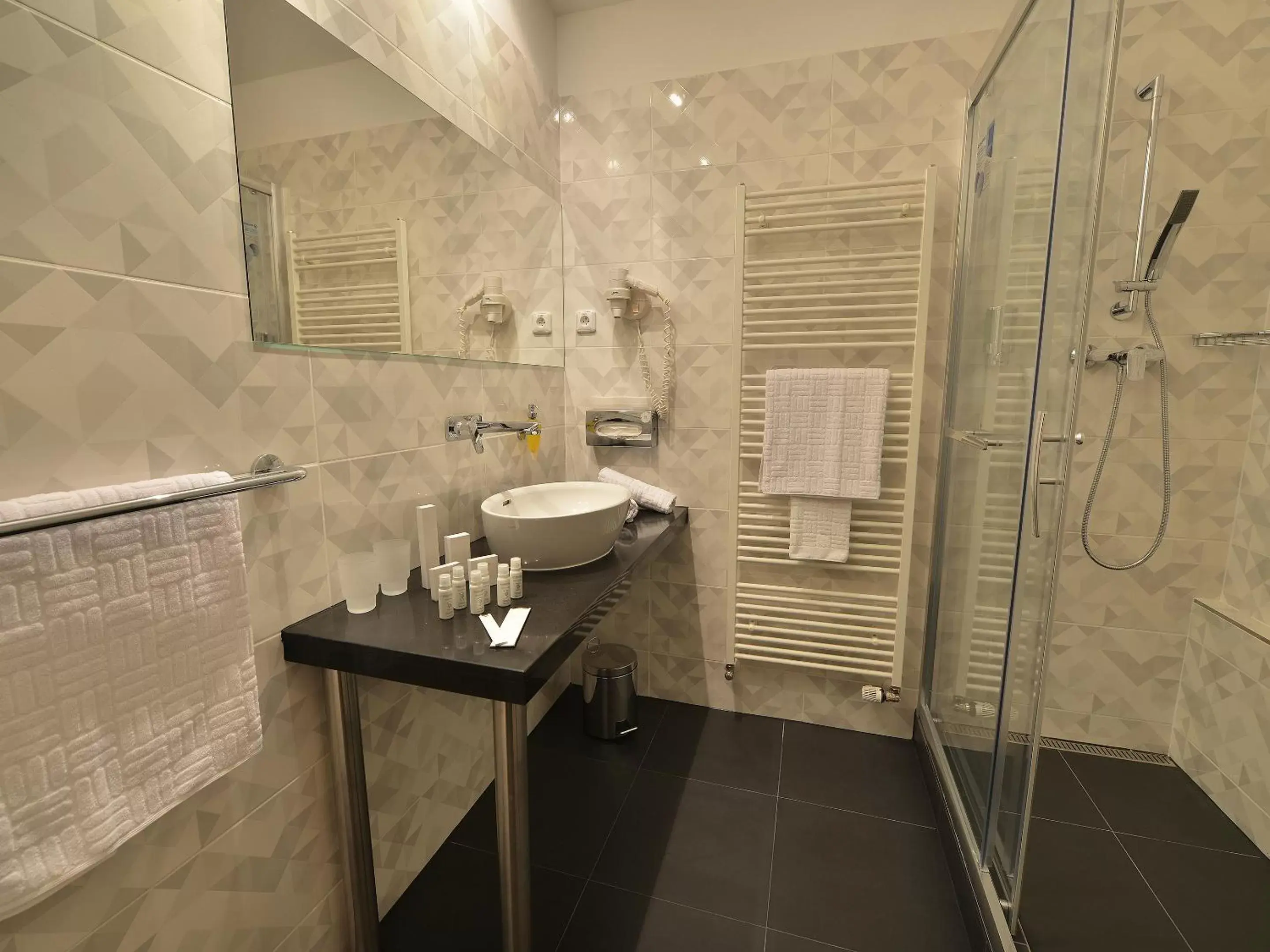 Bathroom in Ramada Airport Hotel Prague