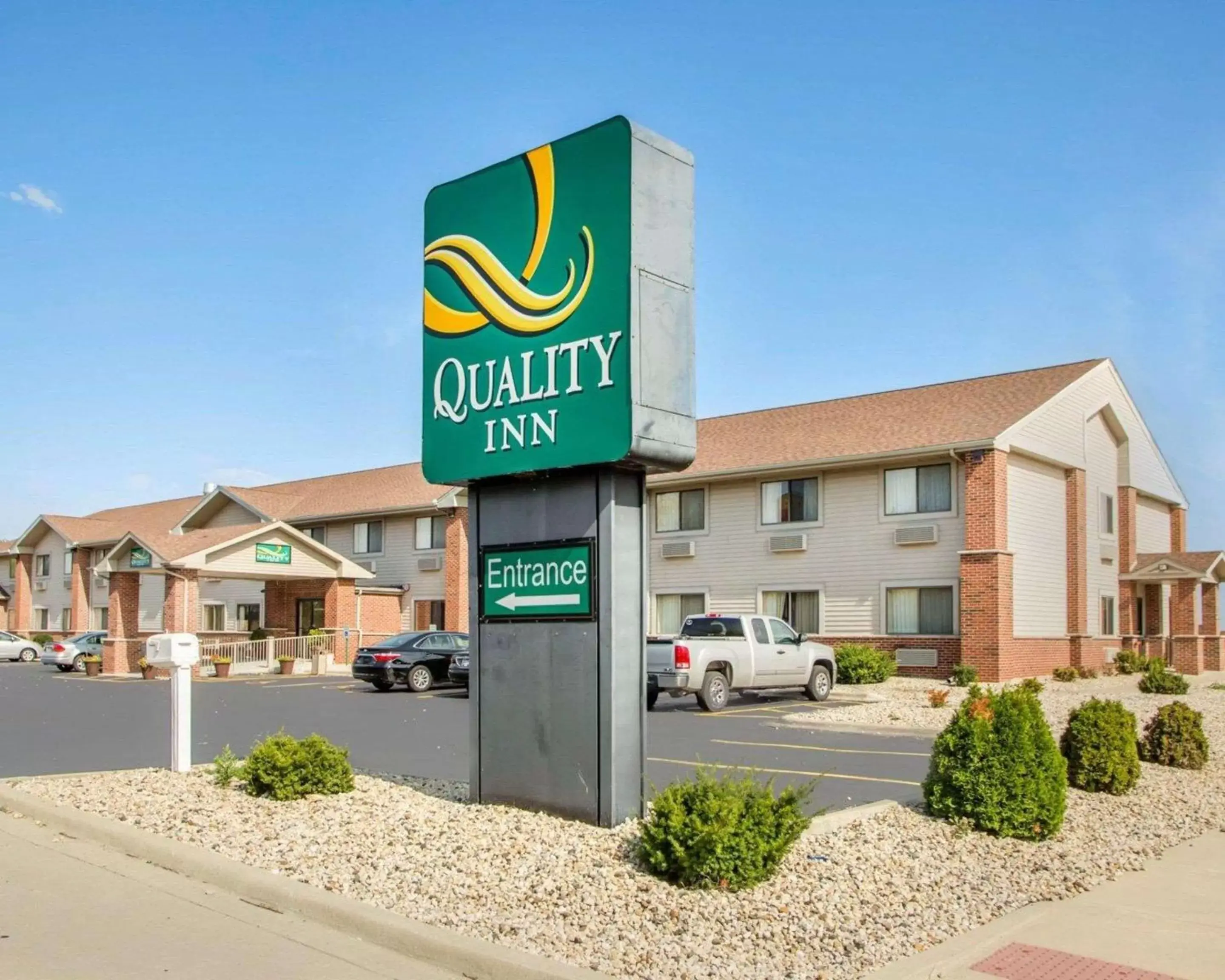 Property building in Quality Inn Ottawa near Starved Rock State Park
