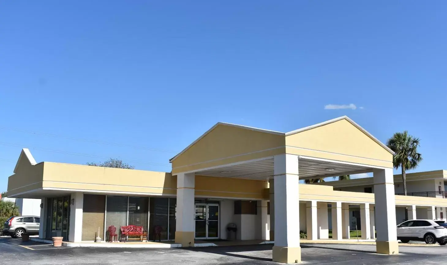 Property Building in Super 8 by Wyndham Ocala I-75