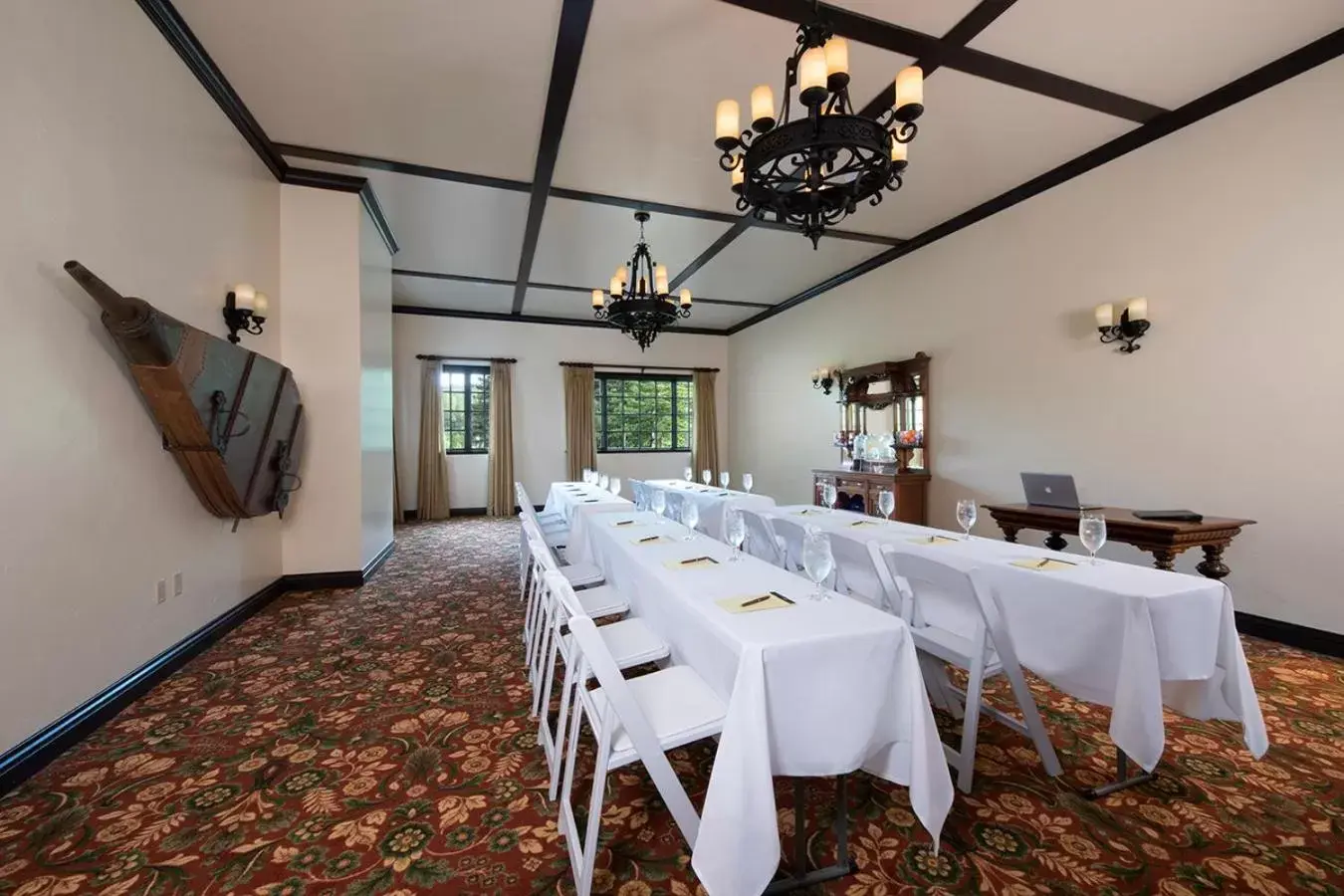 Meeting/conference room in Benbow Historic Inn