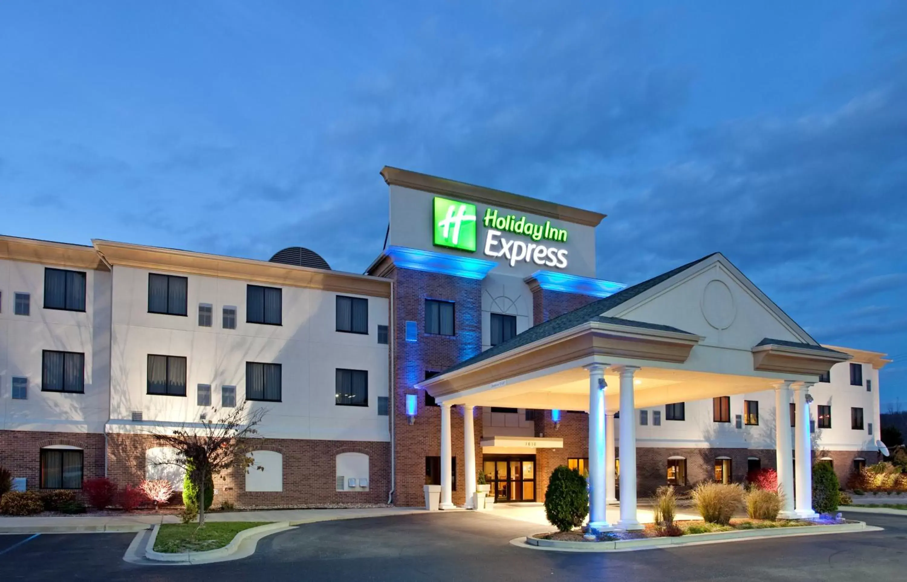 Property Building in Holiday Inn Express Rolla, an IHG Hotel