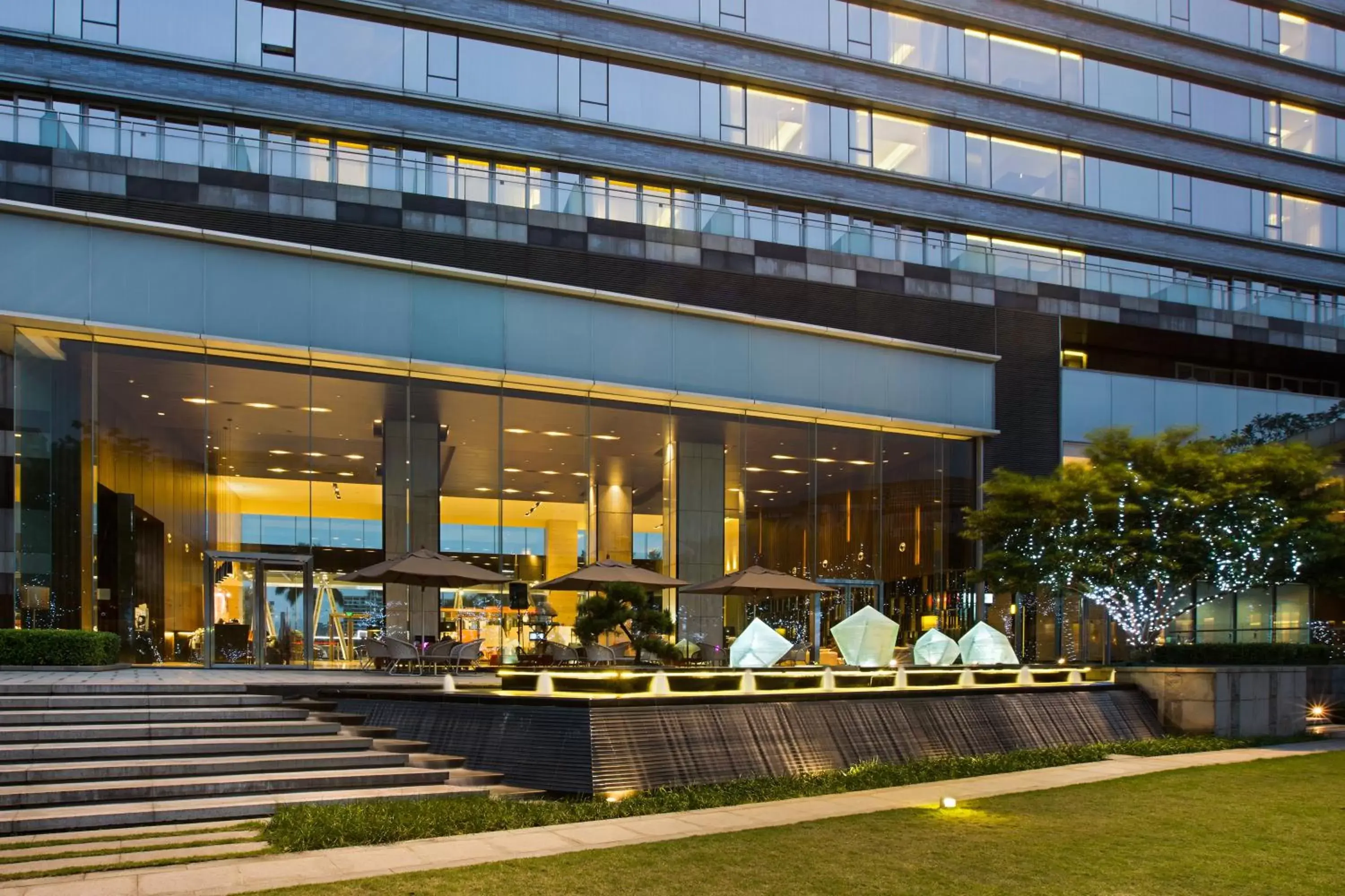 Property building, Restaurant/Places to Eat in Crowne Plaza Guangzhou Huadu, an IHG Hotel