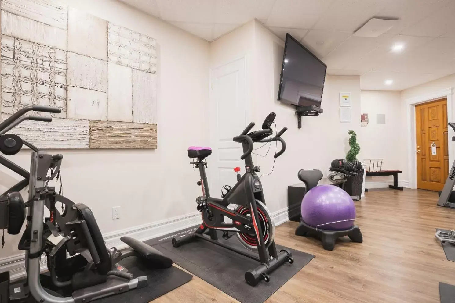 Fitness Center/Facilities in Newton Villa