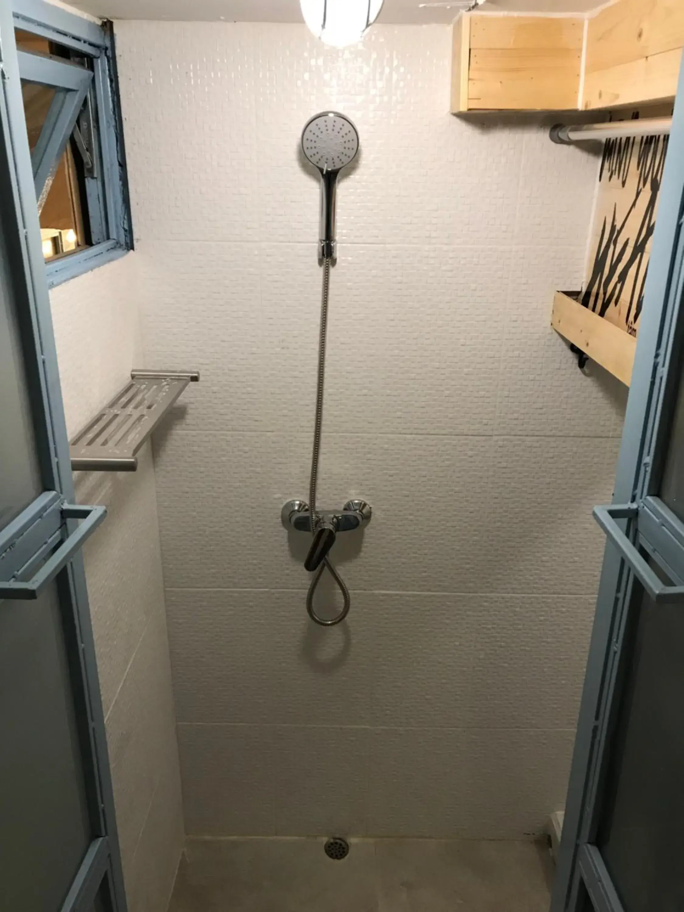 Shower, Bathroom in Blu Cabin Poshtel
