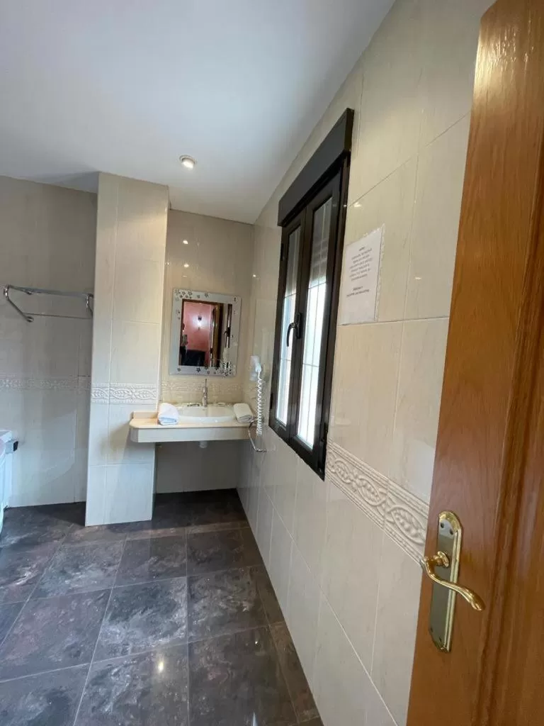 Bathroom in HOTEL Restaurante la barca