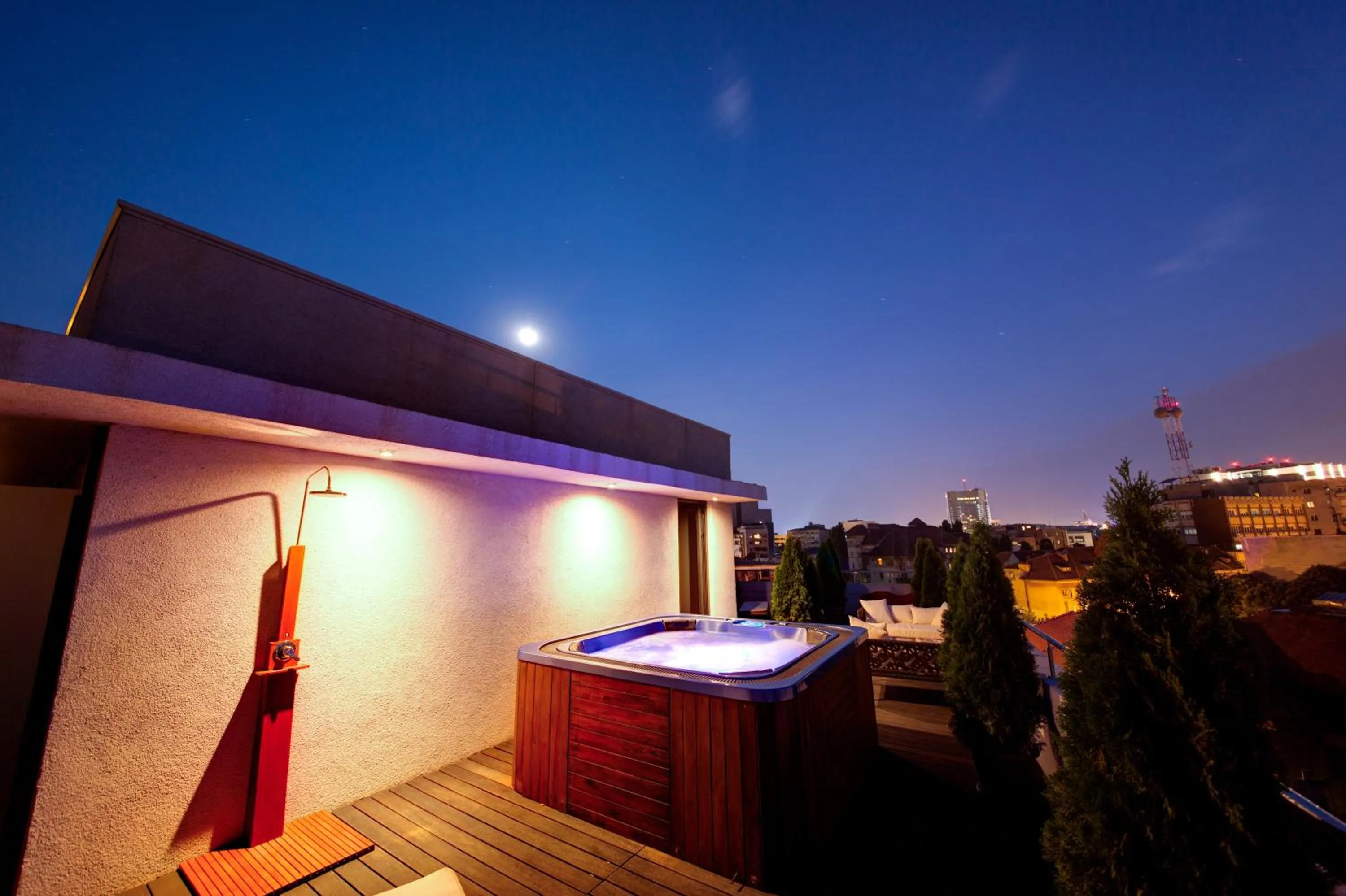 Communal lounge/ TV room in Sarroglia Hotel