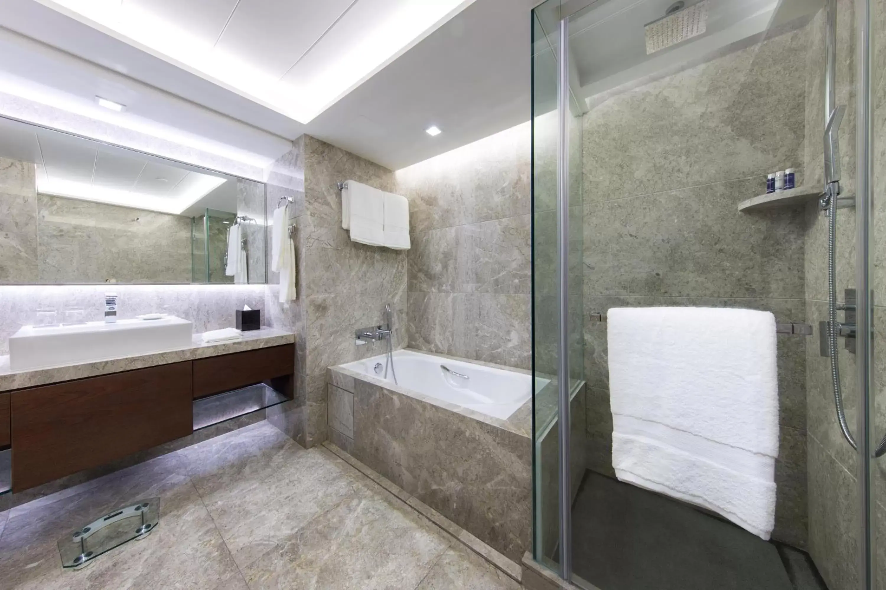 Bathroom in New World Millennium Hong Kong Hotel