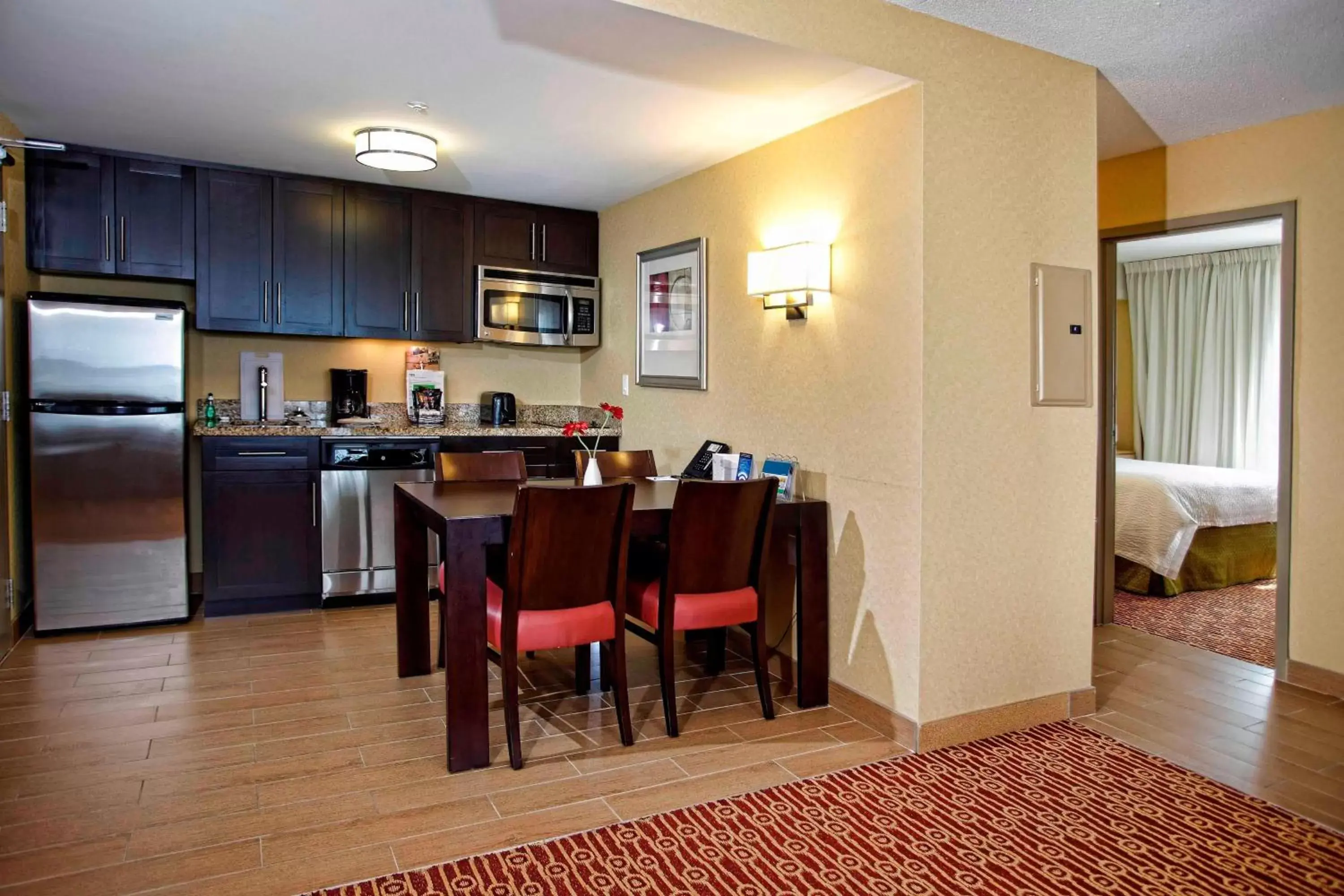 Bedroom, Kitchen/Kitchenette in TownePlace Suites by Marriott Sudbury